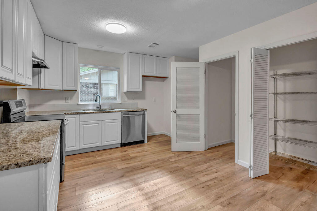 PINECREST HILLS - Residential