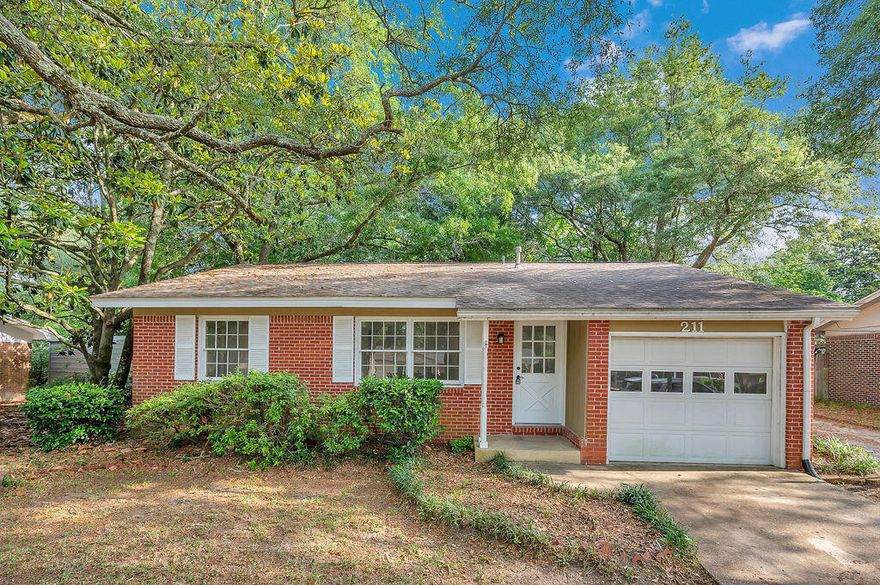 Absolutely incredible 3 bedroom renovated home centrally located in Niceville, close to everything with a short commute to the beach and/or work! This home has 2 living rooms, 2 renovated bathrooms, a fantastic custom kitchen with all new applicances, new vinyl flooring and all new copper wiring!  Recently repainted interior with all new light switches throughout, gorgeous tile flooring in the bathrooms, new toilets and new vanities! All new plumbing and light fixtures throughout! There is nothing left to do but move in!The backyard is large and fenced-in, perfect for summer BBQ's. You will enjoy the neighborhood with sidewalks that will lead you to the waterfront community park off Bayshore Drive where the best 4th of July firework show takes place!