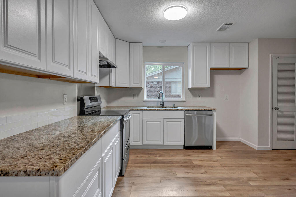 PINECREST HILLS - Residential