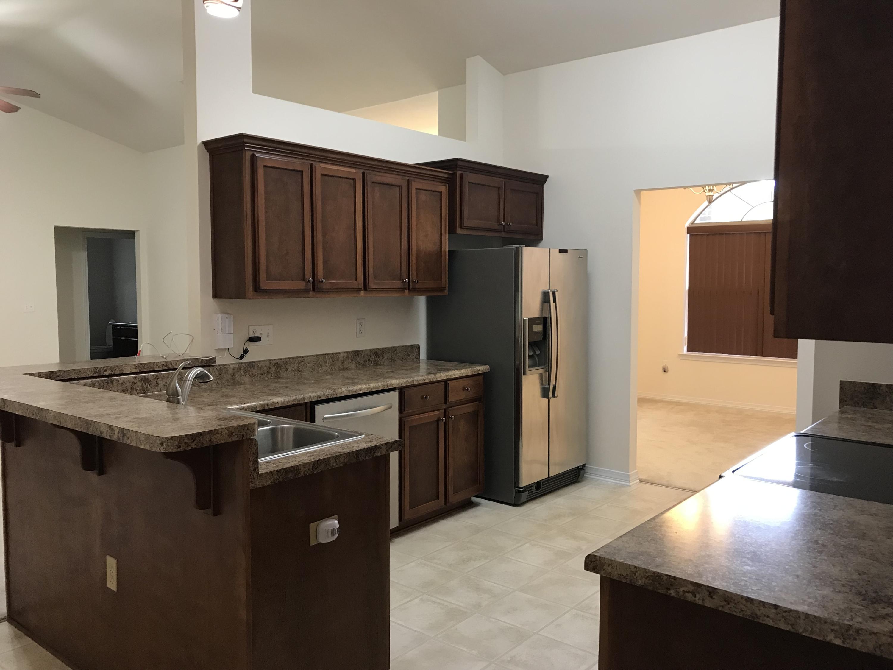 CREETWOOD VILLAGE - Residential Lease