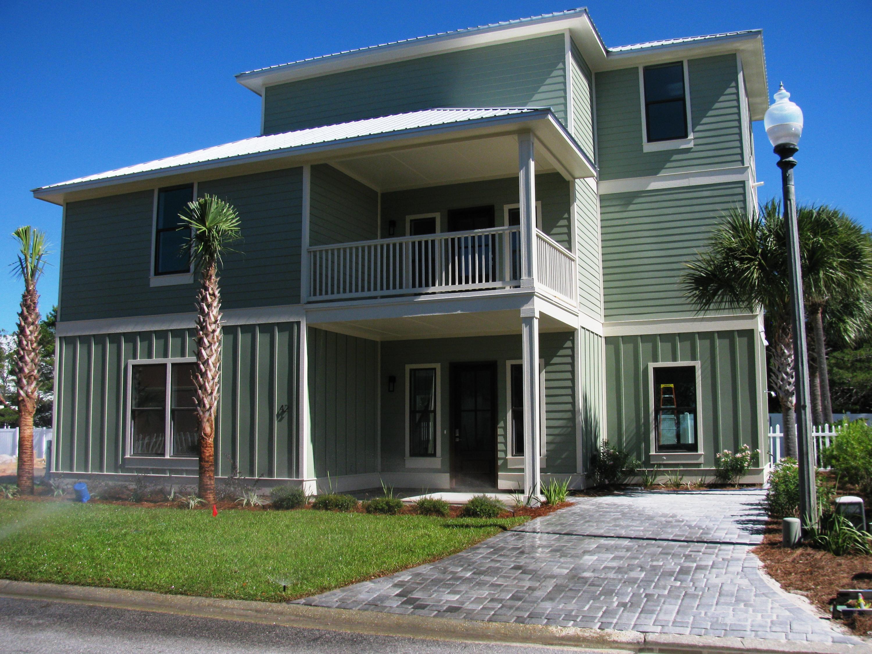 EMERALD WATERS VILLAGE - Residential