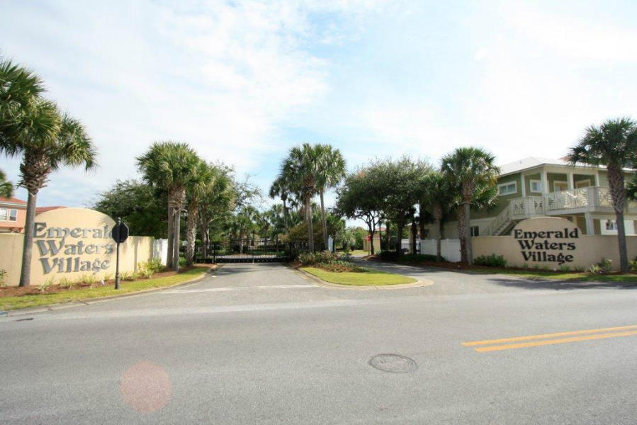 EMERALD WATERS VILLAGE - Residential