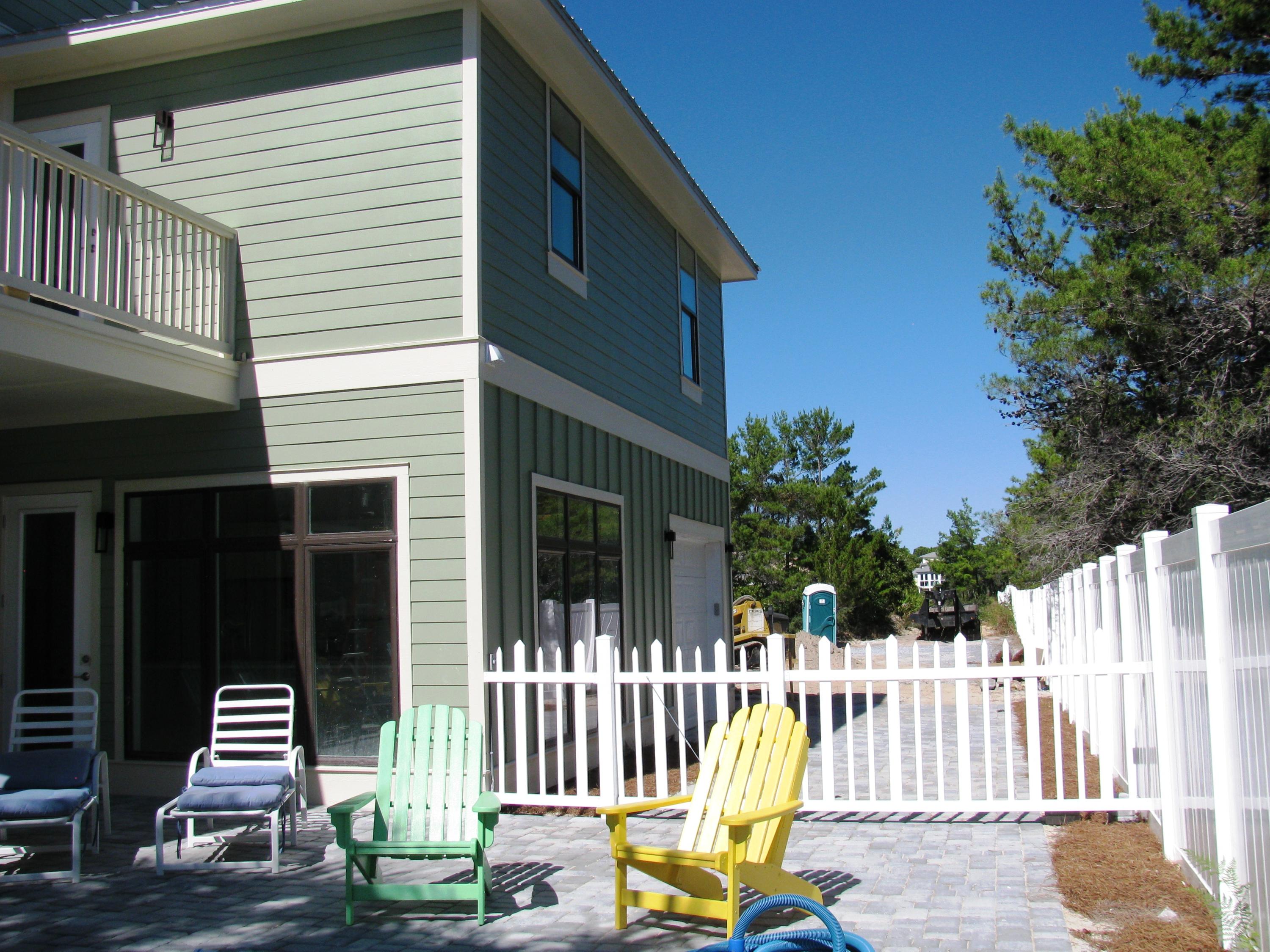 EMERALD WATERS VILLAGE - Residential