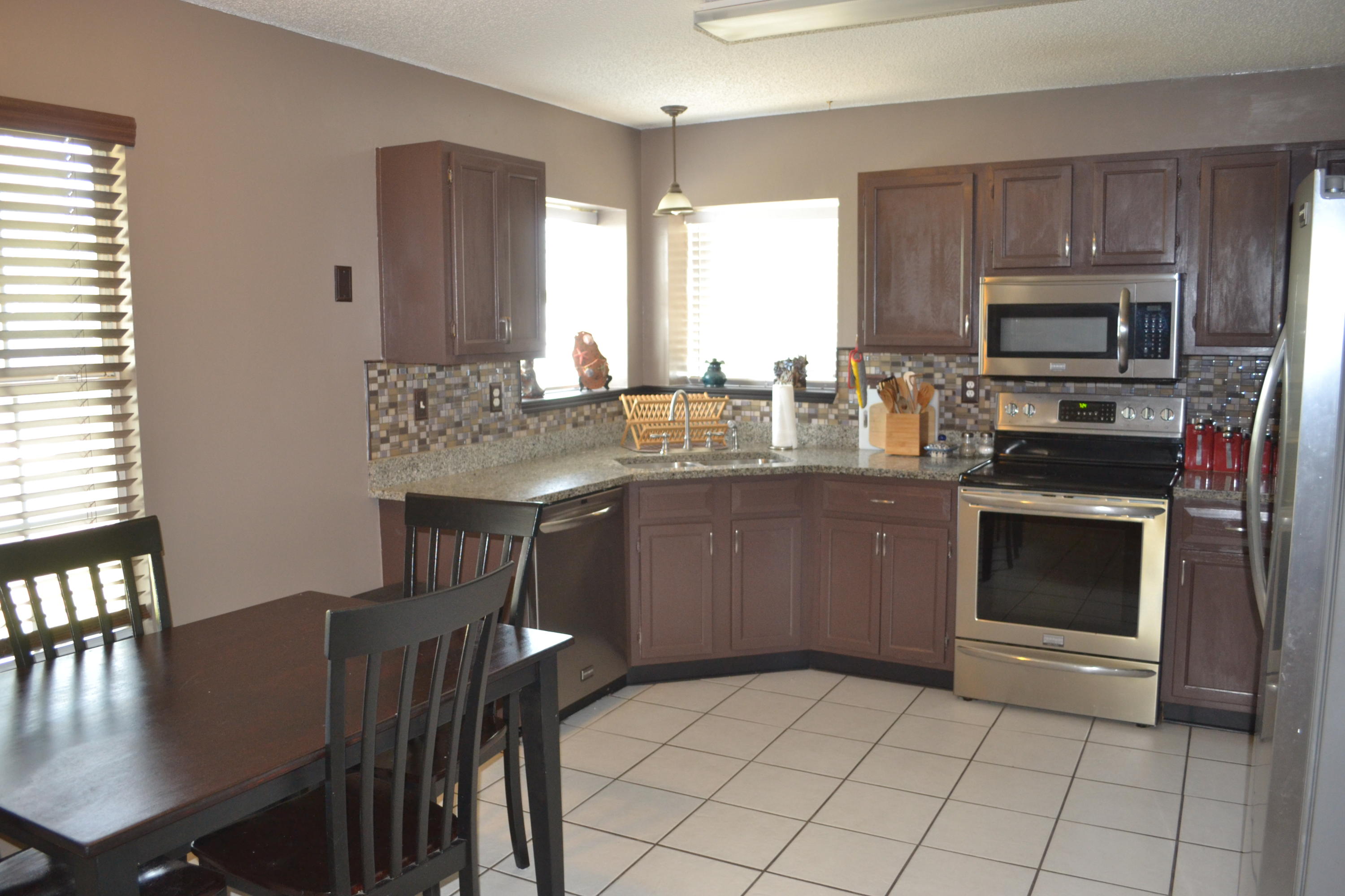 SOUTHWAY EST 1ST ADD LOT 6 BLK 1 - Residential