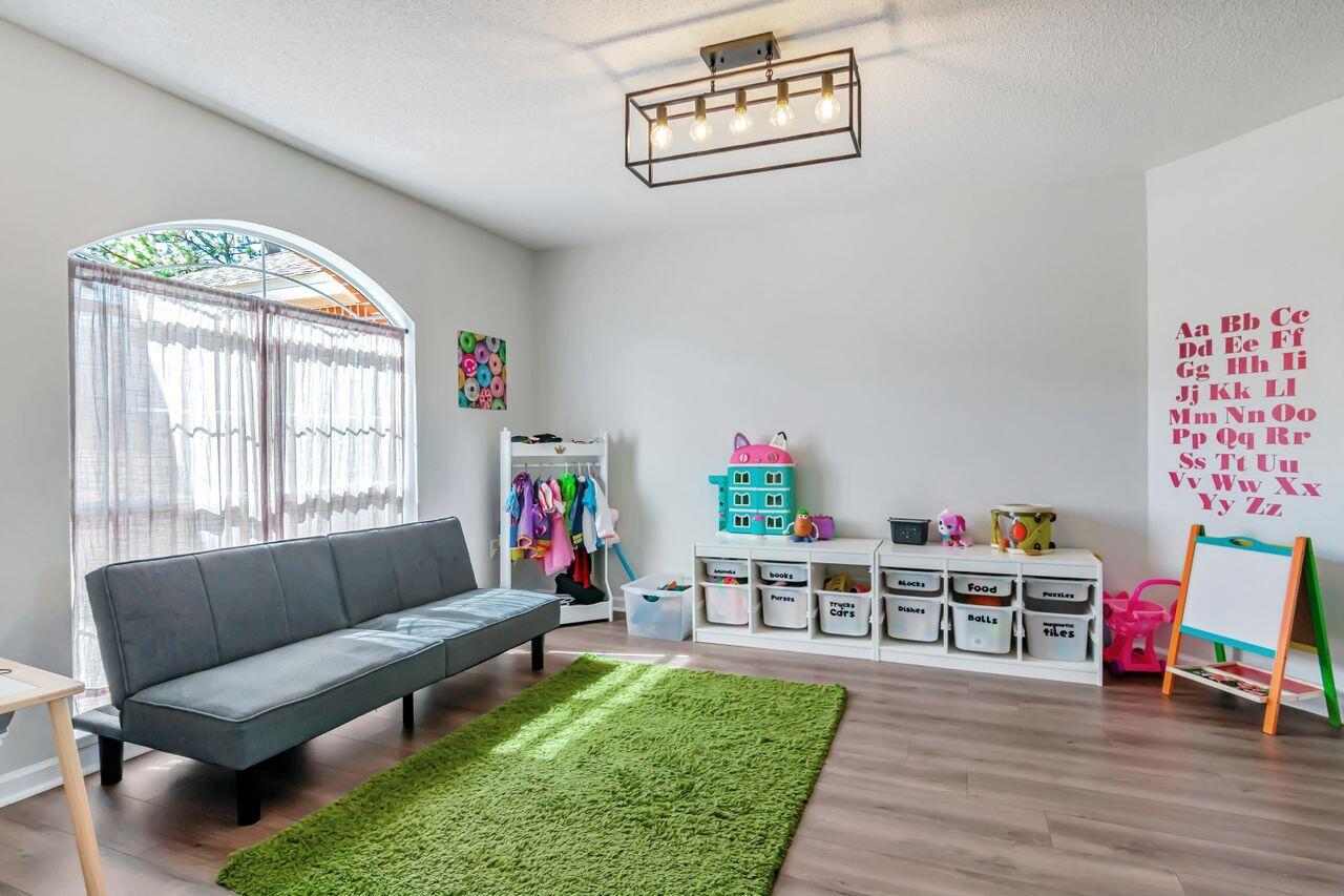 HOLLEY BY THE SEA - Residential