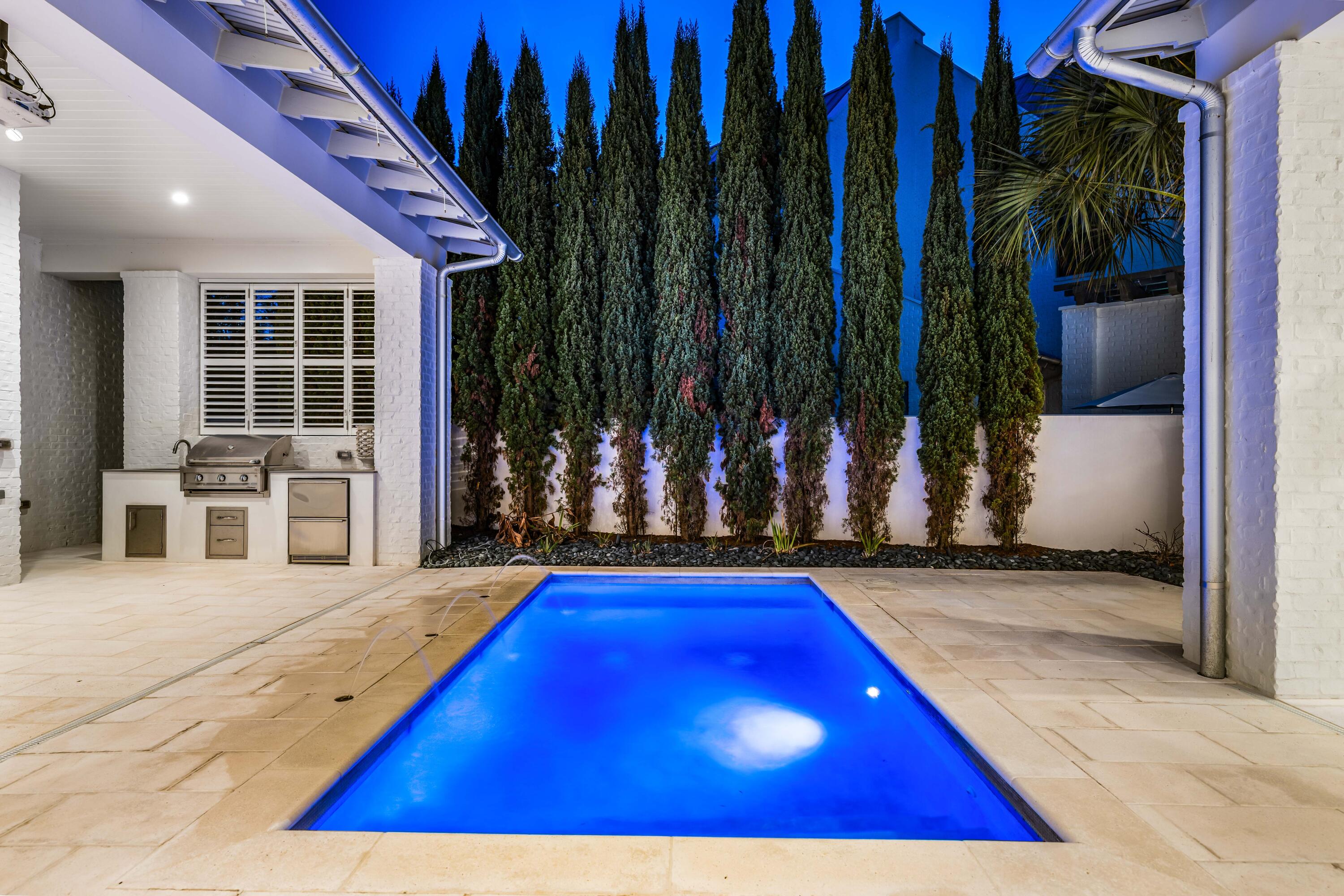 CHURCHILL OAKS - Residential