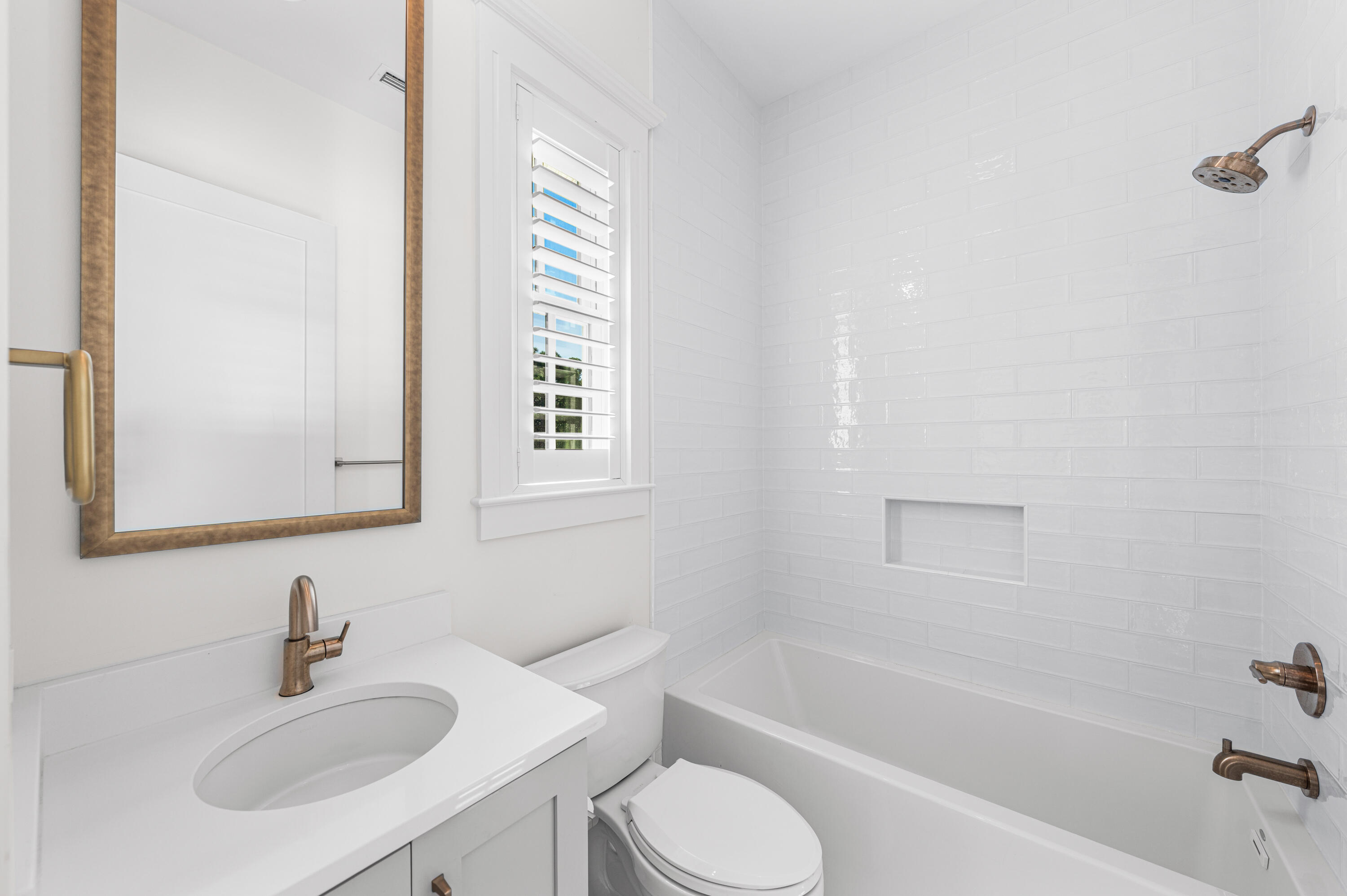 CHURCHILL OAKS - Residential