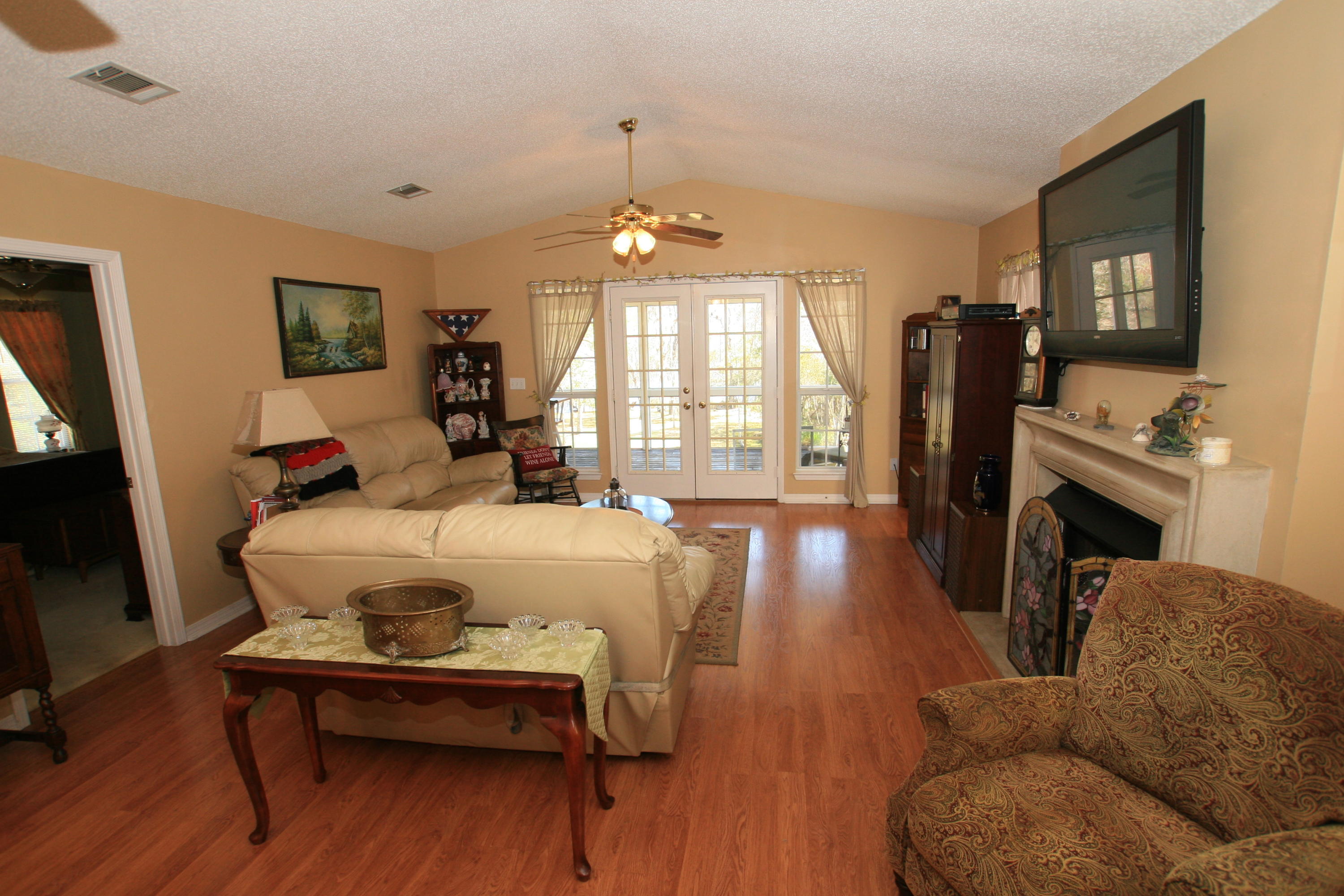 HAPPY HOLLOW - Residential