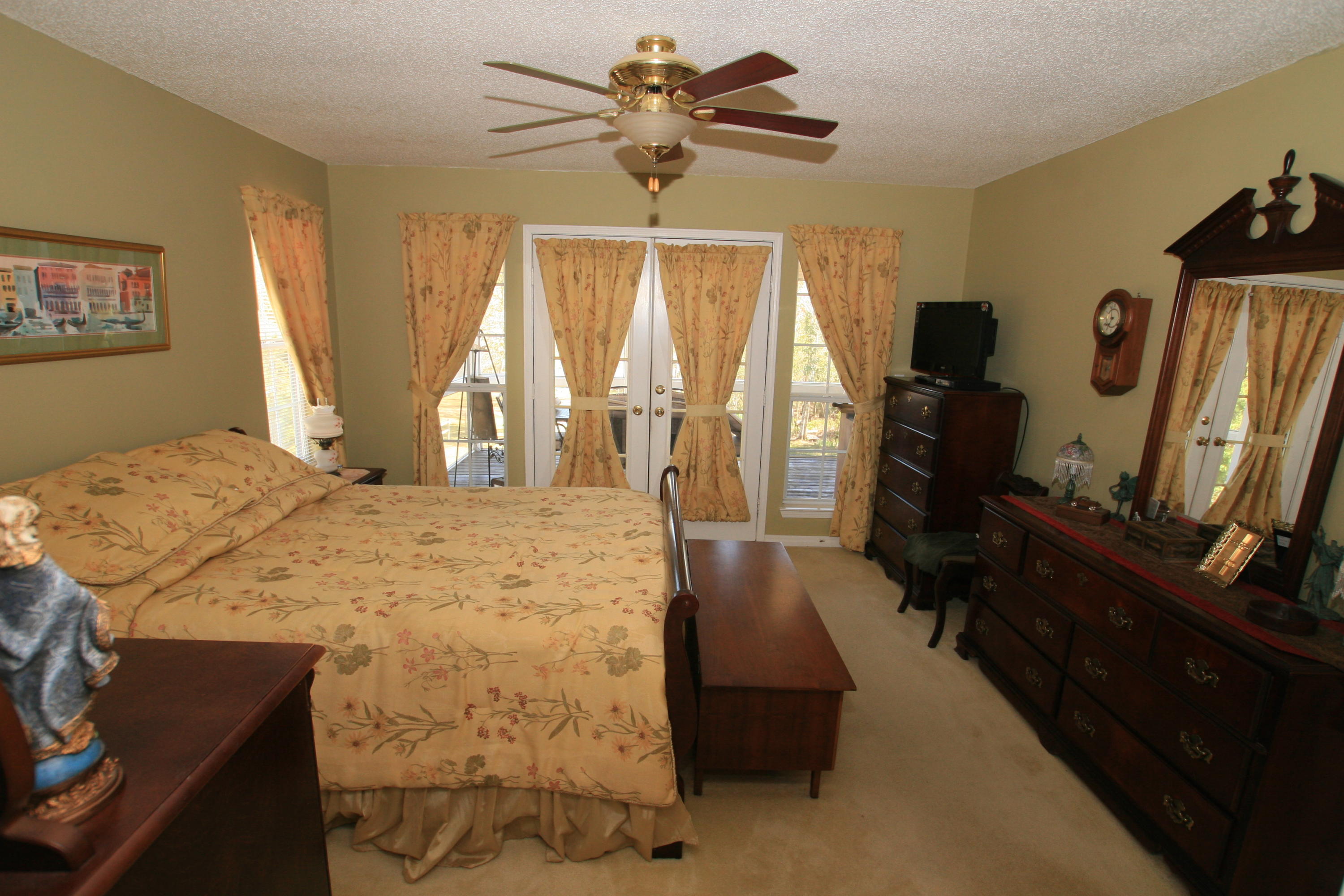 HAPPY HOLLOW - Residential