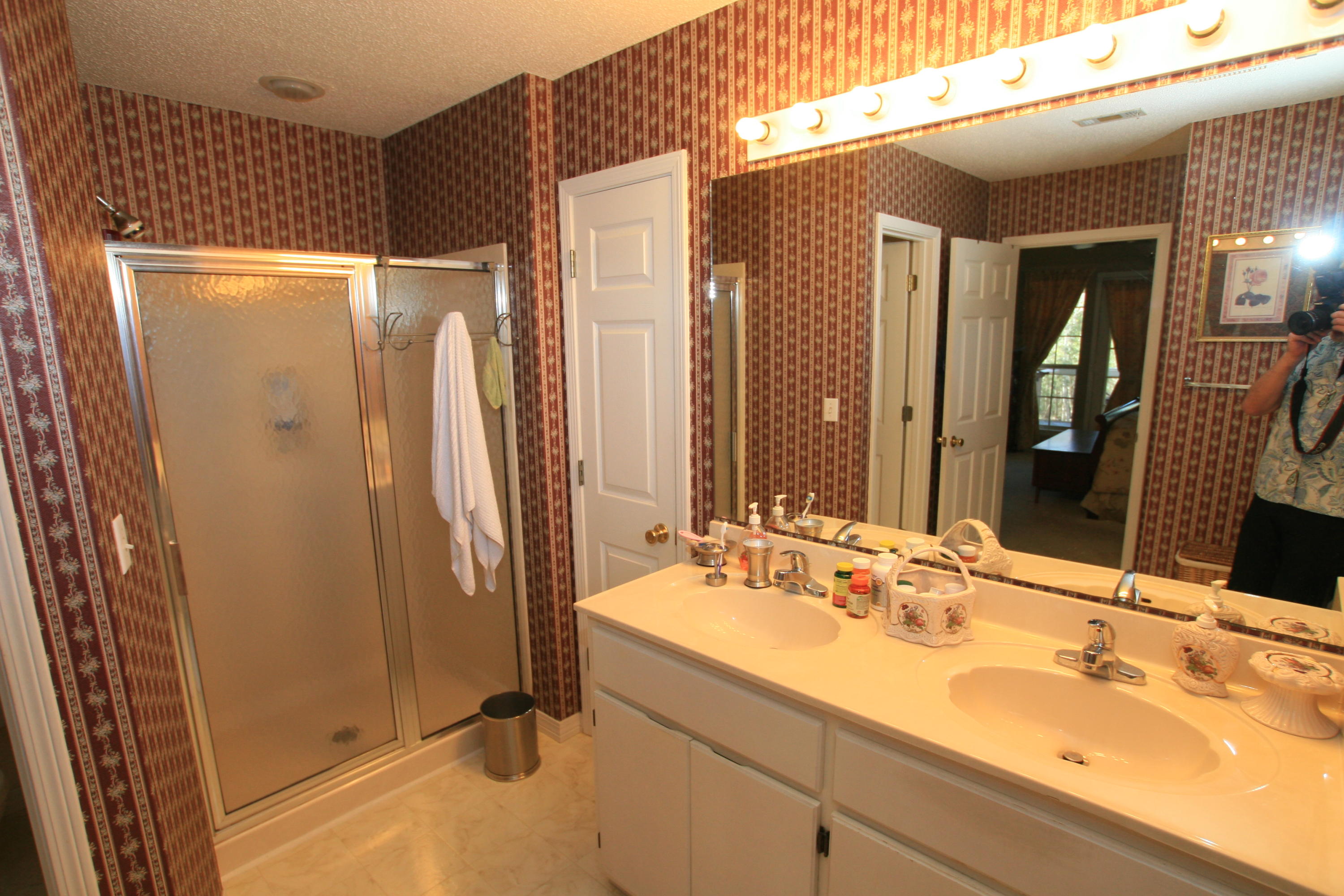 HAPPY HOLLOW - Residential