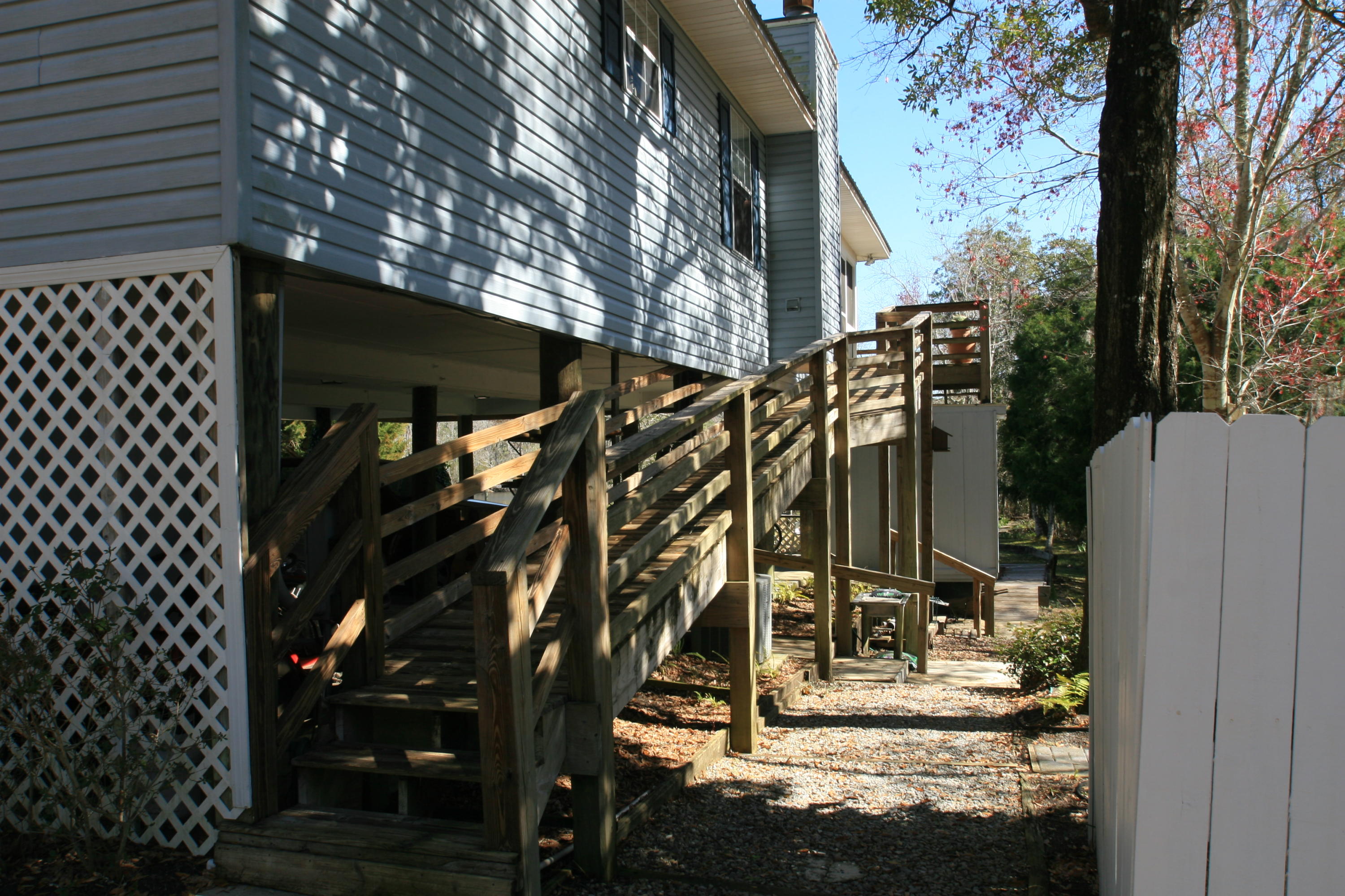 HAPPY HOLLOW - Residential