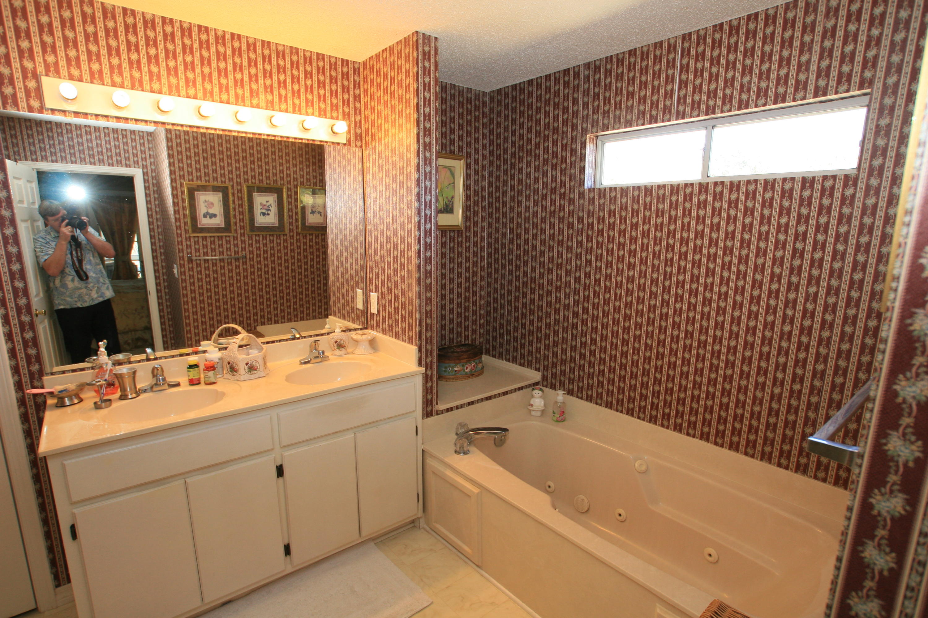 HAPPY HOLLOW - Residential