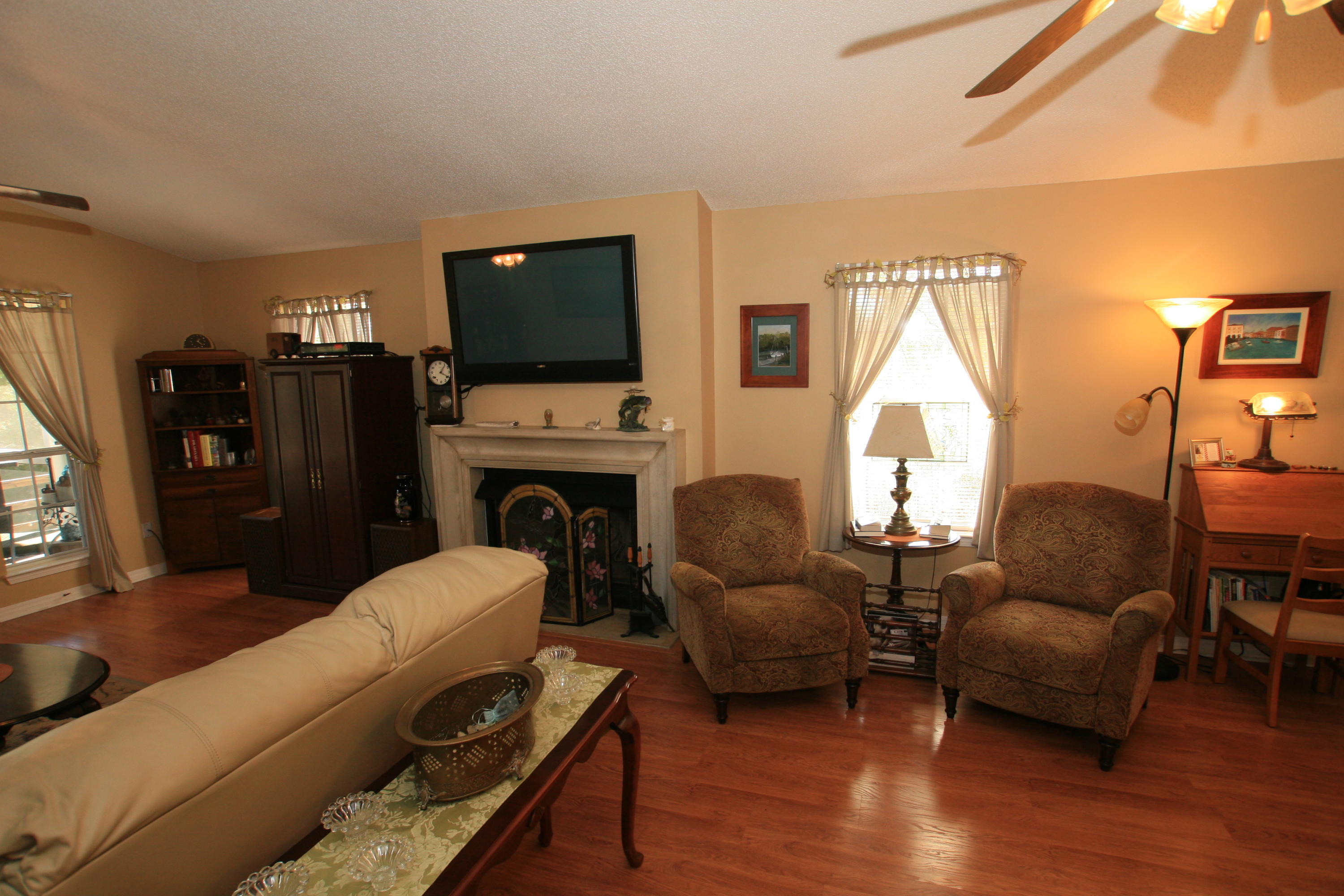 HAPPY HOLLOW - Residential