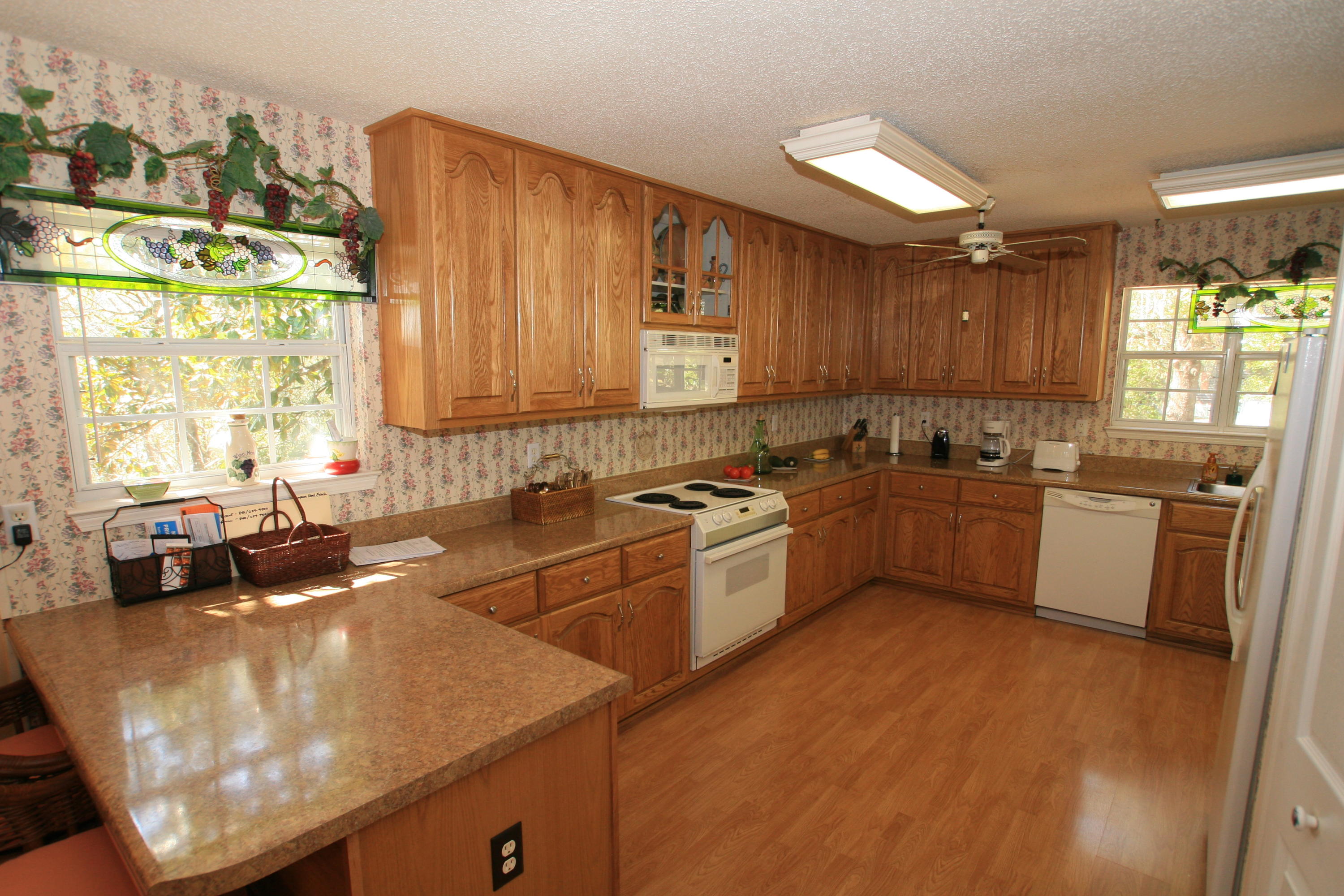 HAPPY HOLLOW - Residential