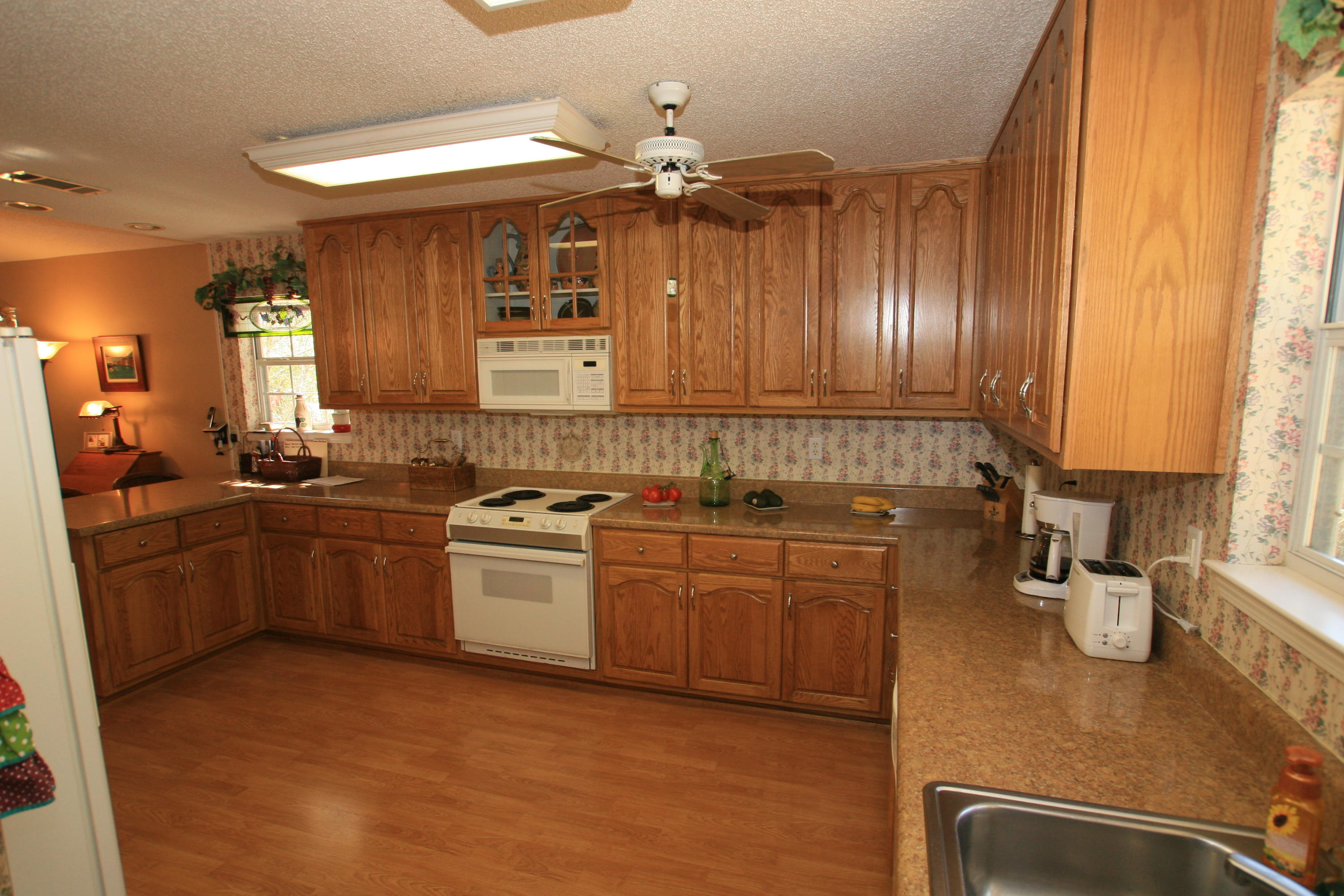 HAPPY HOLLOW - Residential