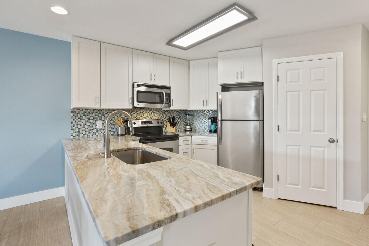 MARAVILLA CONDO 3 - Residential