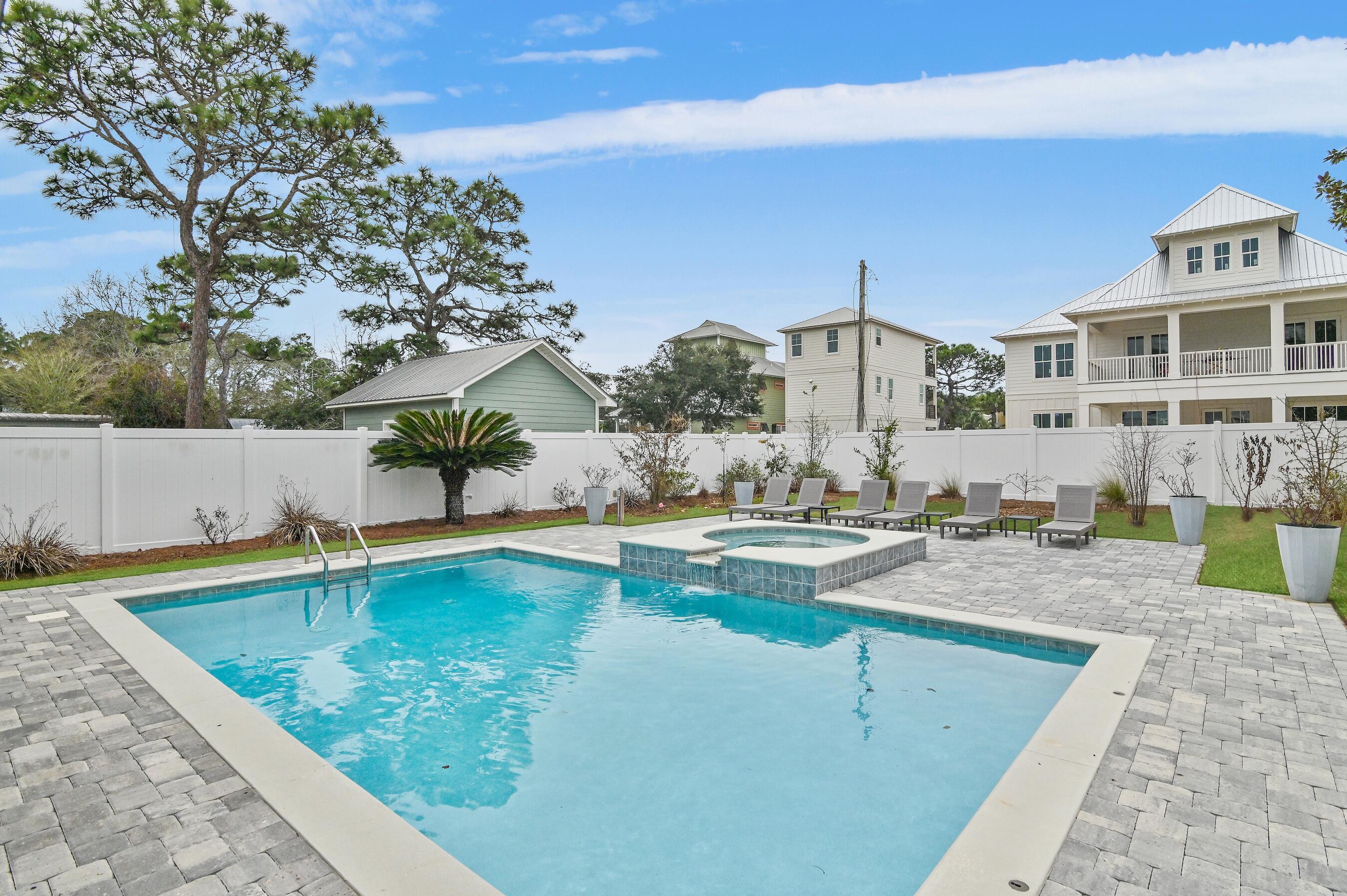 GULF SHORE MANOR - Residential