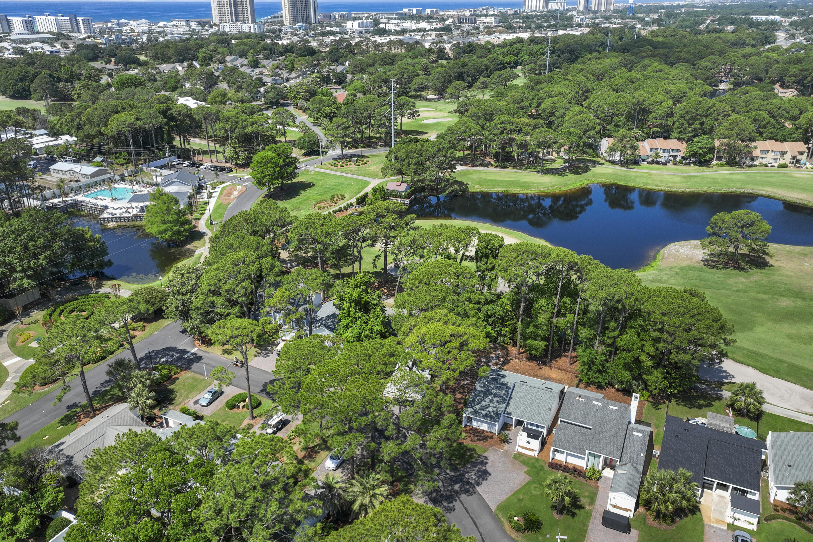 LINKSIDE VILLAGE UNIT 1 - Residential