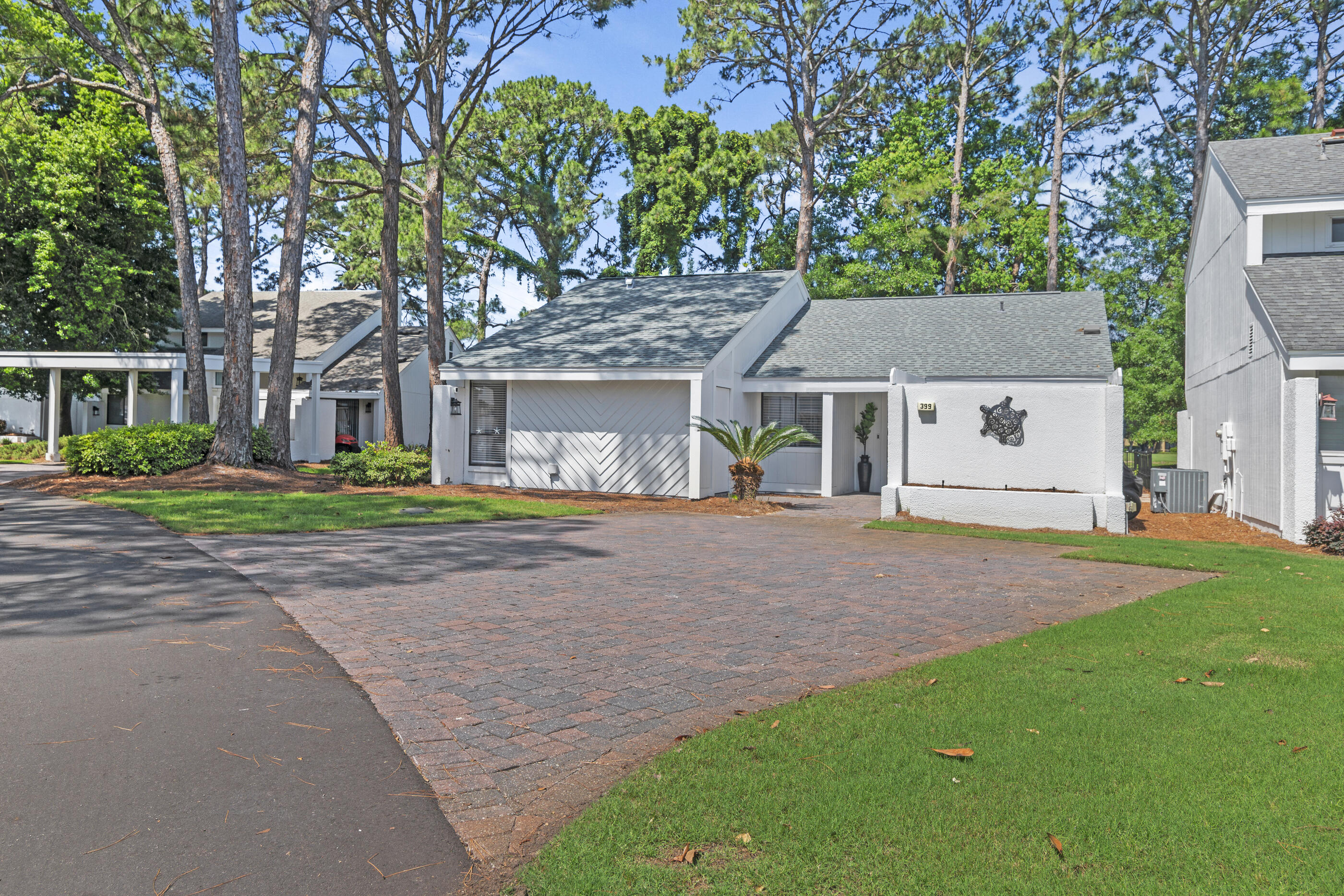 LINKSIDE VILLAGE UNIT 1 - Residential