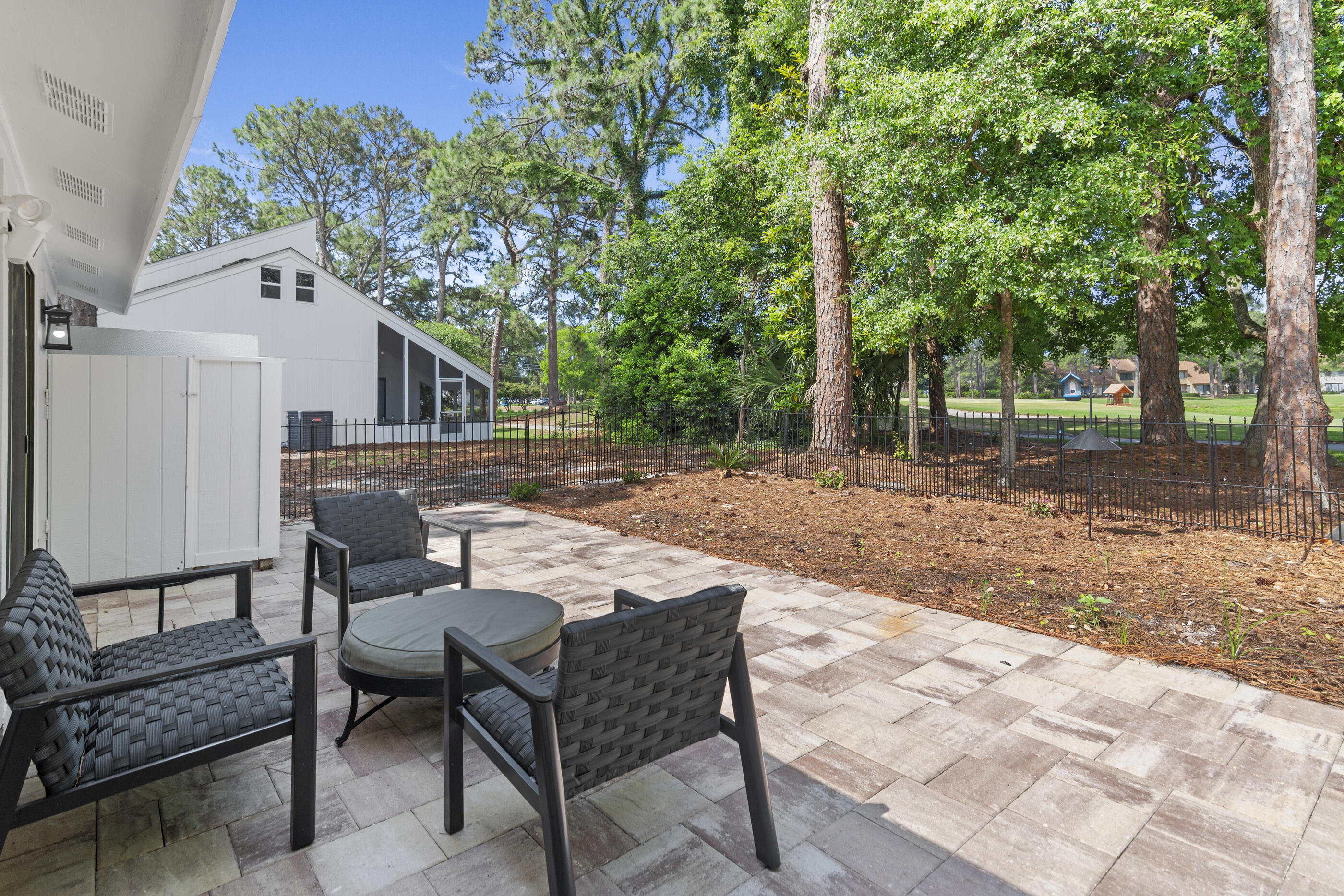 LINKSIDE VILLAGE UNIT 1 - Residential