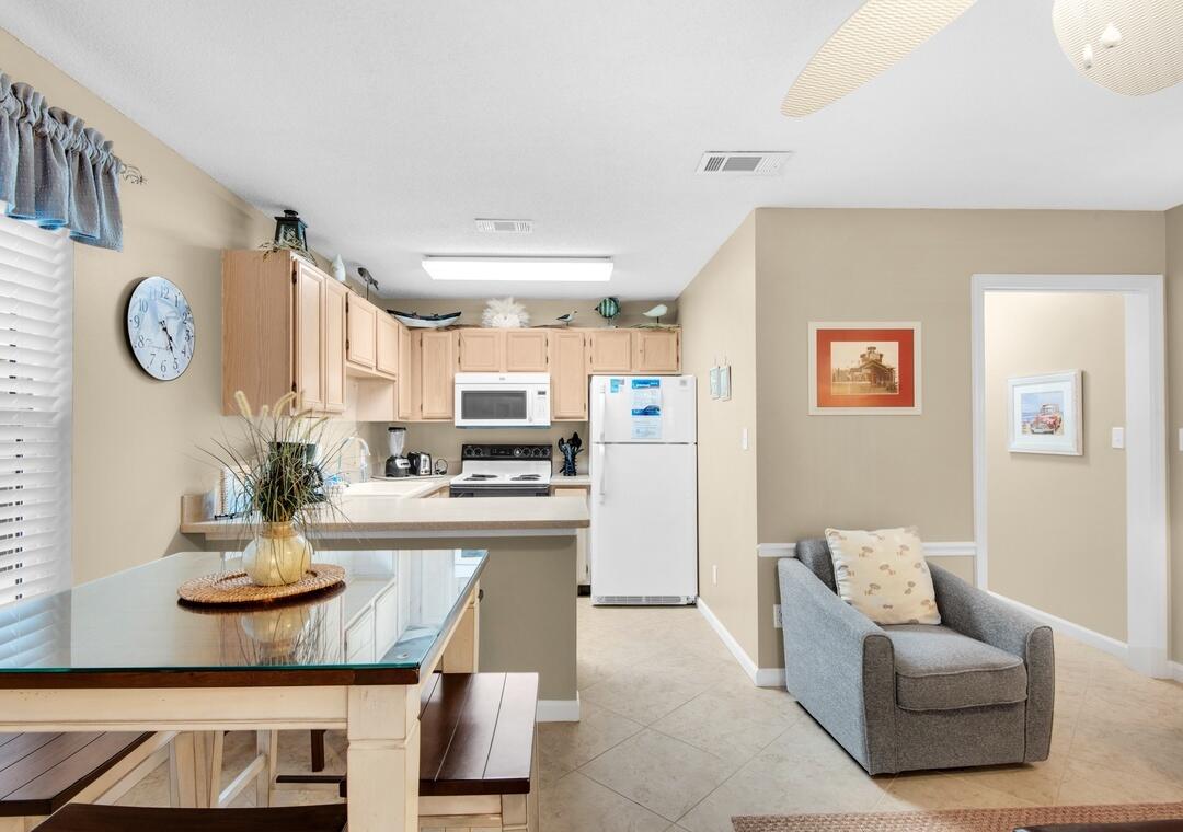 SUMMERSPELL CONDO - Residential