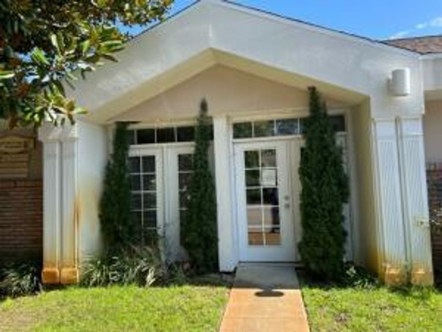 1645 SF Office located in Mary Esther just east of Hurlburt AFB, 2 story office in a Professional Office Park, conveniently located, great professional space for many different uses.