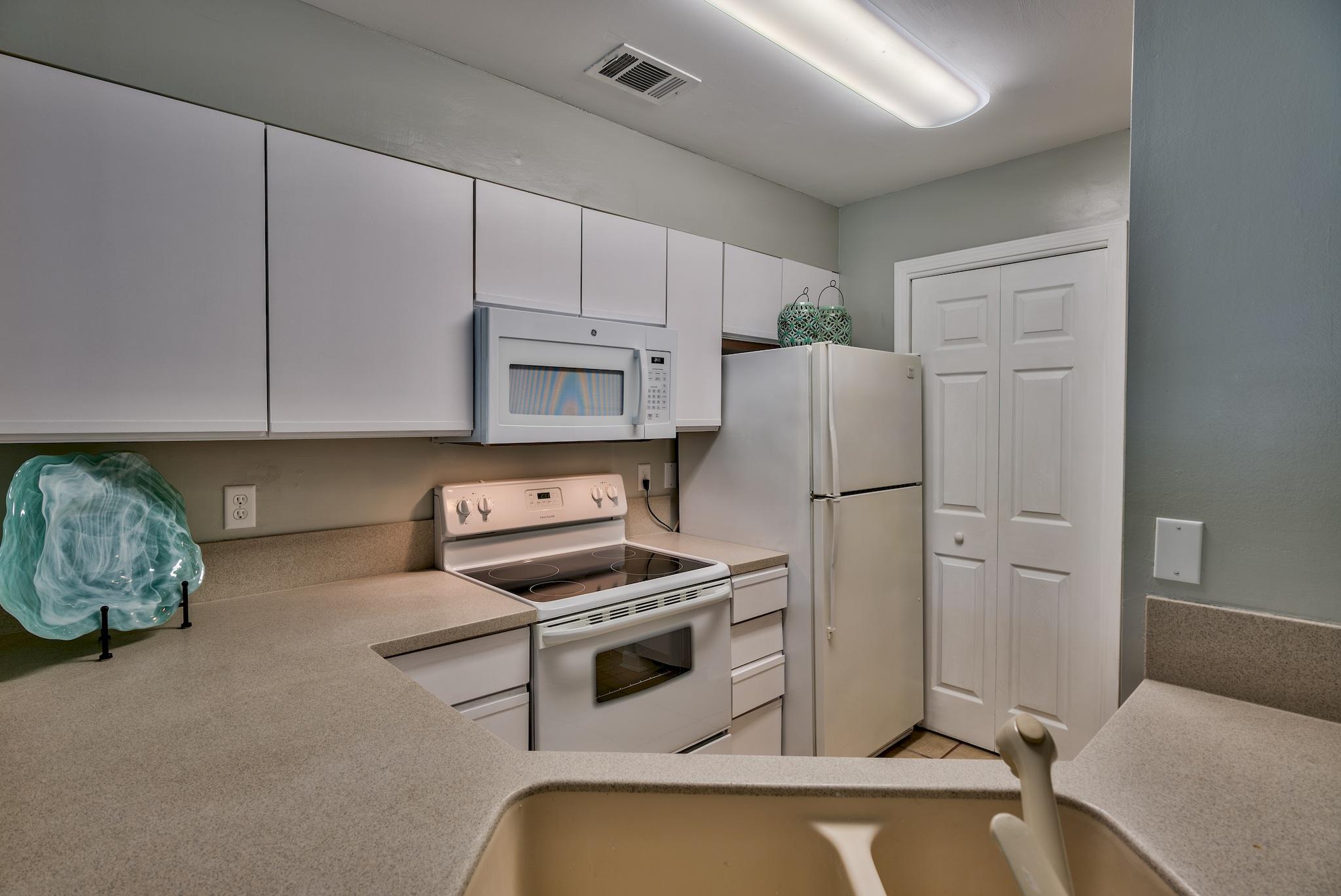 LAKESIDE CONDO AT BLUEWATER BAY - Residential