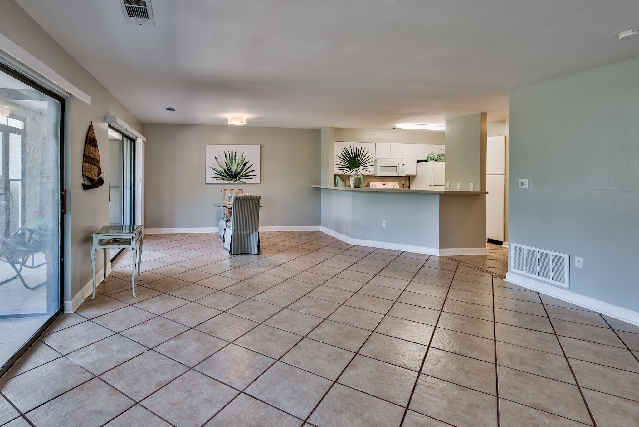 LAKESIDE CONDO AT BLUEWATER BAY - Residential