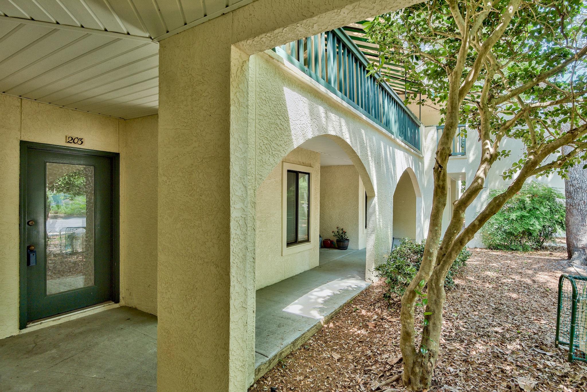 LAKESIDE CONDO AT BLUEWATER BAY - Residential