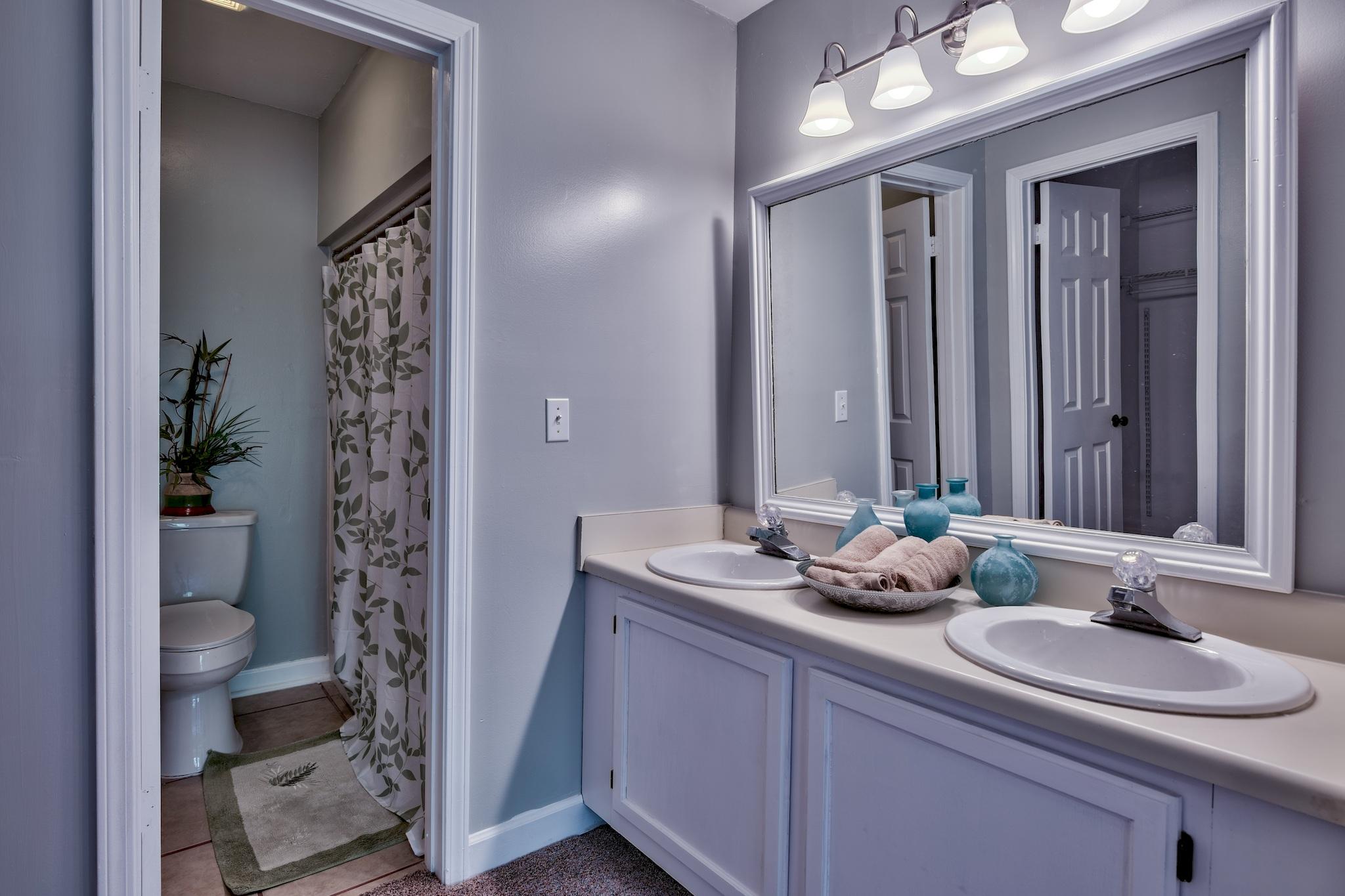 LAKESIDE CONDO AT BLUEWATER BAY - Residential