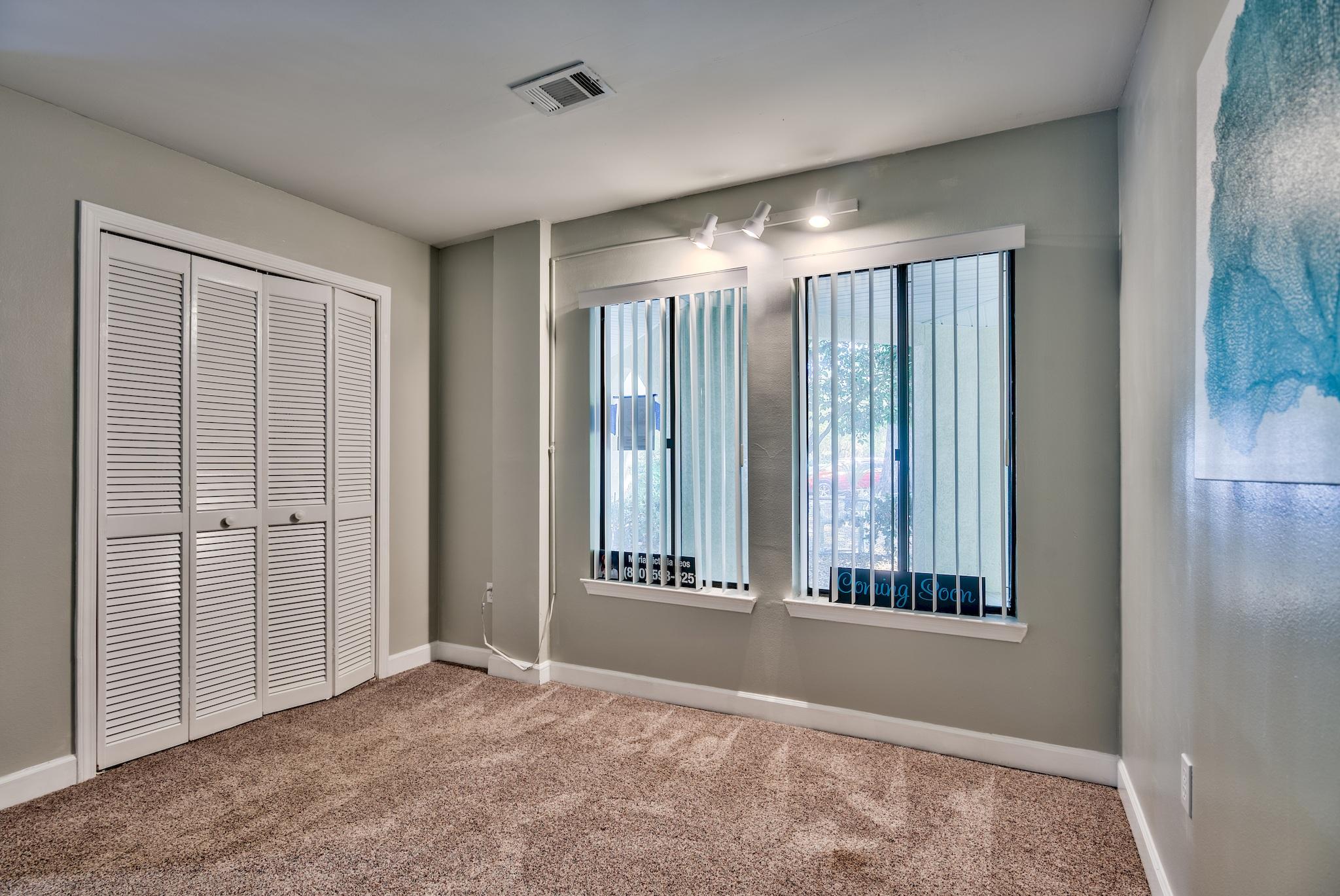 LAKESIDE CONDO AT BLUEWATER BAY - Residential
