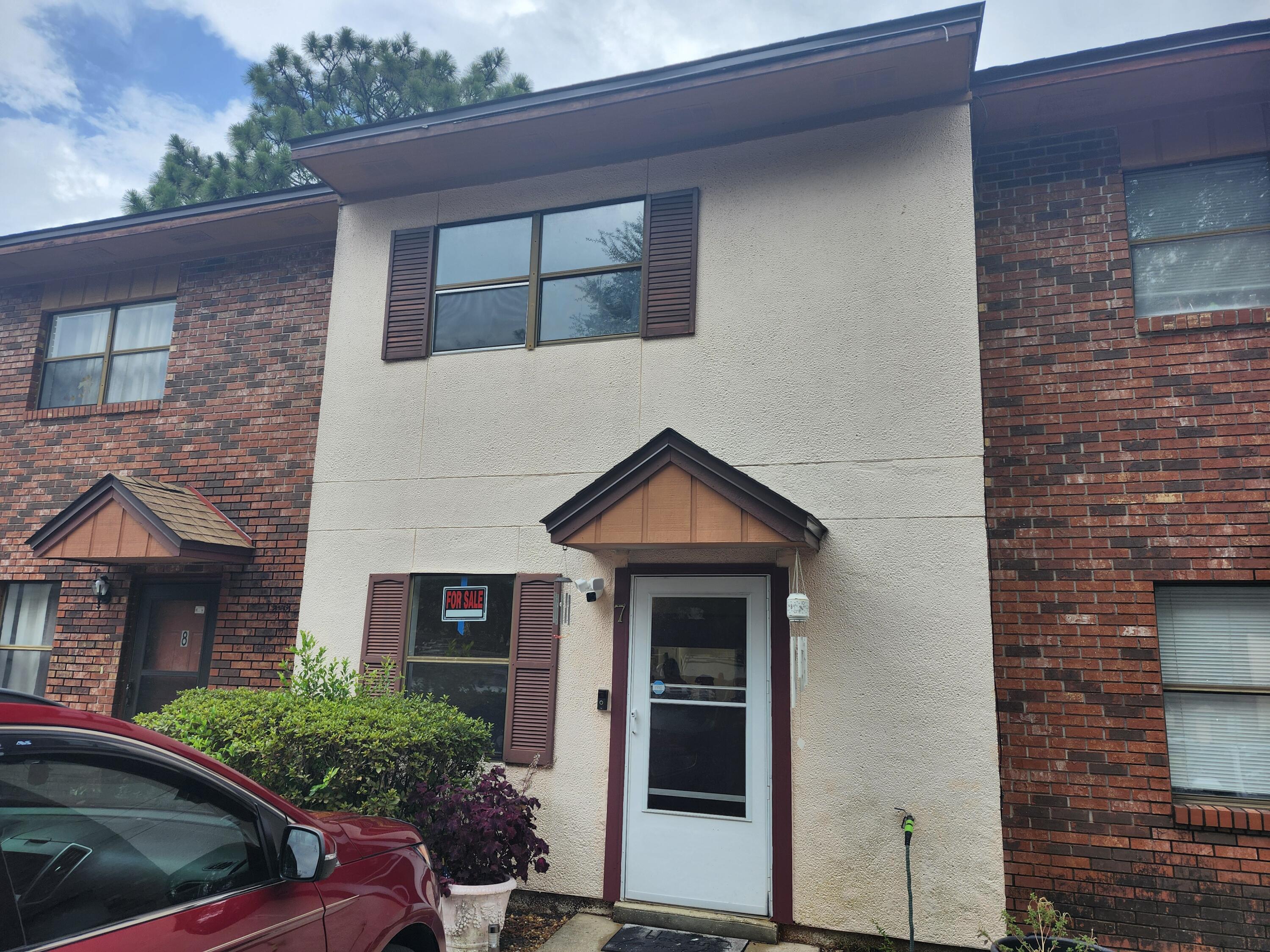 Here's a great starter home or an investment opportunity. A 2 bedroom, 1.5 bath townhome with a 4-year-old roof, a new central AC & furnace, a newish water heater, and freshly painted throughout! The Seller has even replaced the front door & jamb to make things look fresh. LED lights are installed throughout to minimize electrical power usage. The covered patio area and the burn pit out back lends itself to entertaining friends, or simply relaxing and enjoying your little piece of paradise. This townhome is absolutely centrally located to everything in south Okaloosa County, including Hurlburt Field & Eglin AFB! Come take a look and bring all offers.