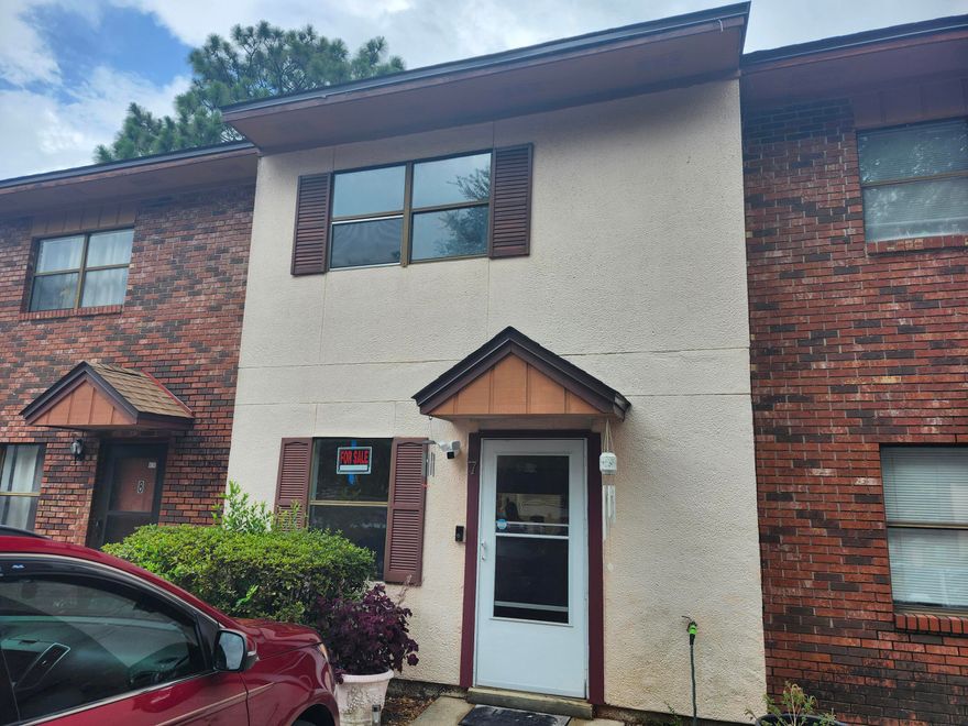 Here's a great starter home or an investment opportunity. A 2 bedroom, 1.5 bath townhome with a 4-year-old roof, a new central AC & furnace, a newish water heater, and freshly painted throughout! The Seller has even replaced the front door & jamb to make things look fresh. LED lights are installed throughout to minimize electrical power usage. The covered patio area and the burn pit out back lends itself to entertaining friends, or simply relaxing and enjoying your little piece of paradise. This townhome is absolutely centrally located to everything in south Okaloosa County, including Hurlburt Field & Eglin AFB! Come take a look and bring ALL offers.