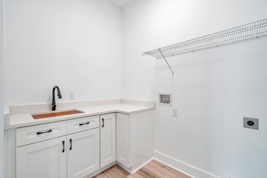 listing image 115