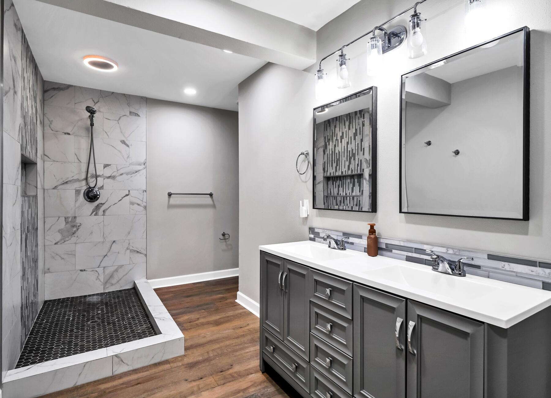 OAK TREE PARK - Residential