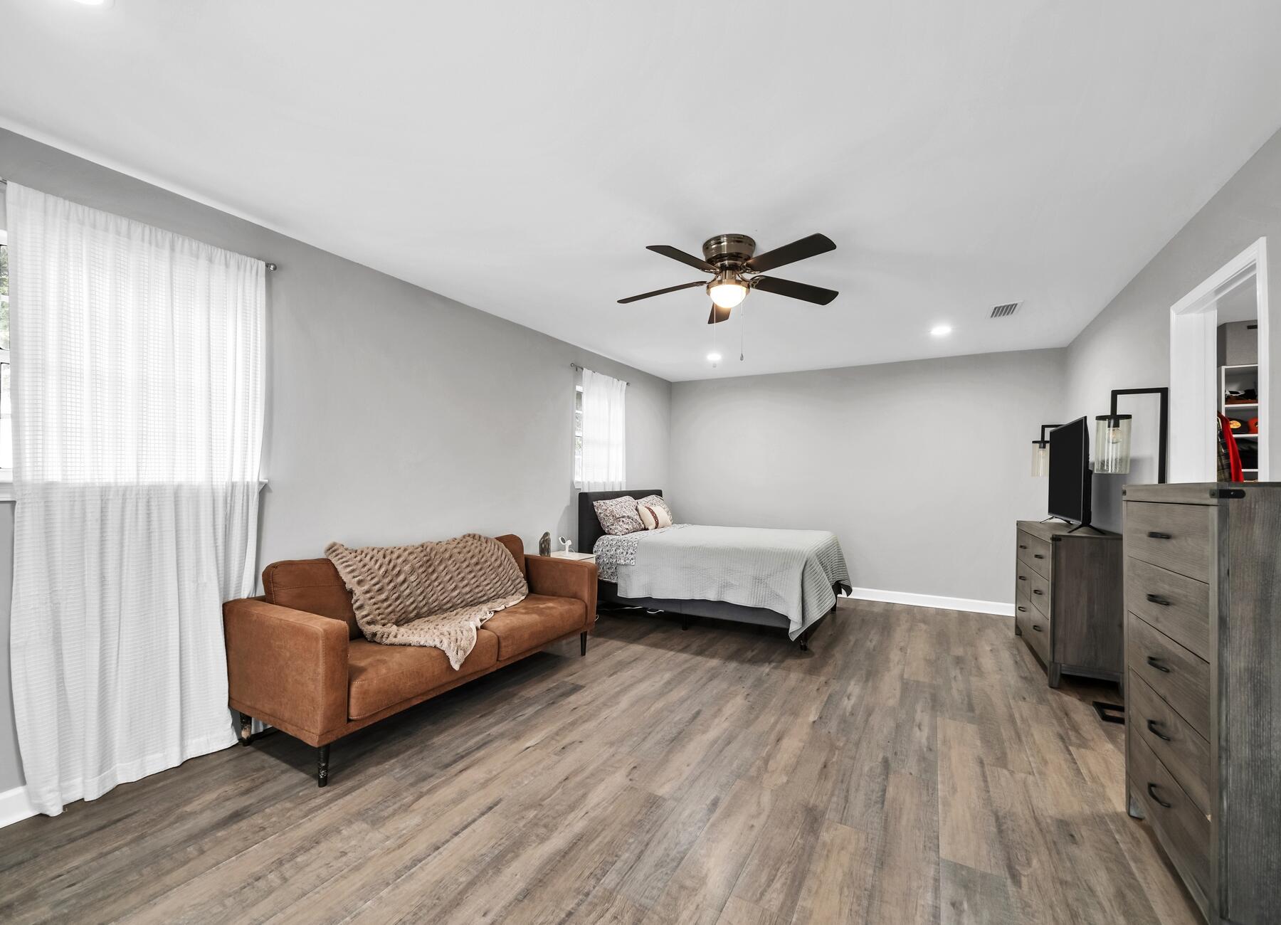 OAK TREE PARK - Residential