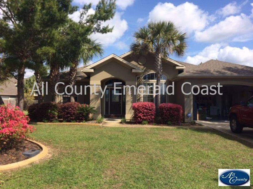 This extraordinary home is located in the desirable Bluewater Bay neighborhood. Cul-de-sac gives this home a great curb appeal. Arched entry ways and nice high ceiling give this home a really nice and elegant touch. Cherry wood kitchen cabinets and all stainless steel appliances. Living room features a beautiful fireplace, recessed lights throughut, high ceilings, crown molding throughout. Master bedroom has beautiful tray ceilings and recessed lighting. Large walk-in closets. Master bath has separate shower and jetted tub, double sinks. Privacy fence and a screened in porch. MUST SEE PROPERTY!!!! Call and schedule a viewing today.