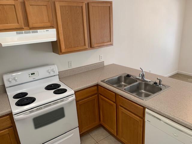 BAYWOOD T/H - Residential Lease