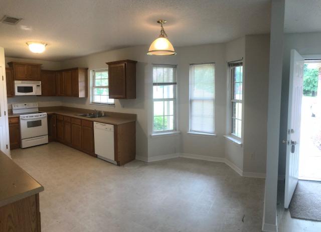 TRIPLE LAKES ESTATES - Residential Lease