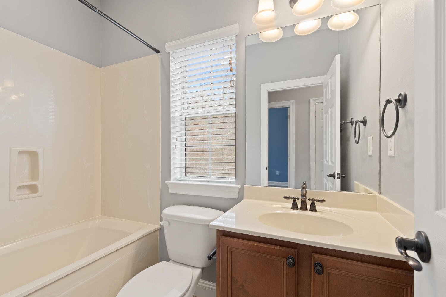 WALTON OAKS - Residential