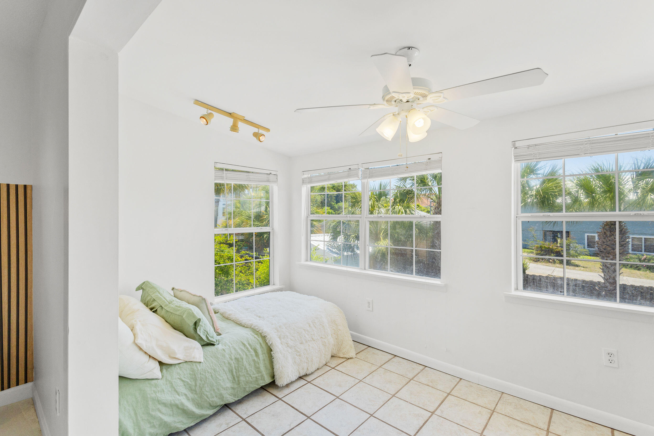 RIVIERA BEACH 1ST ADDN - Residential
