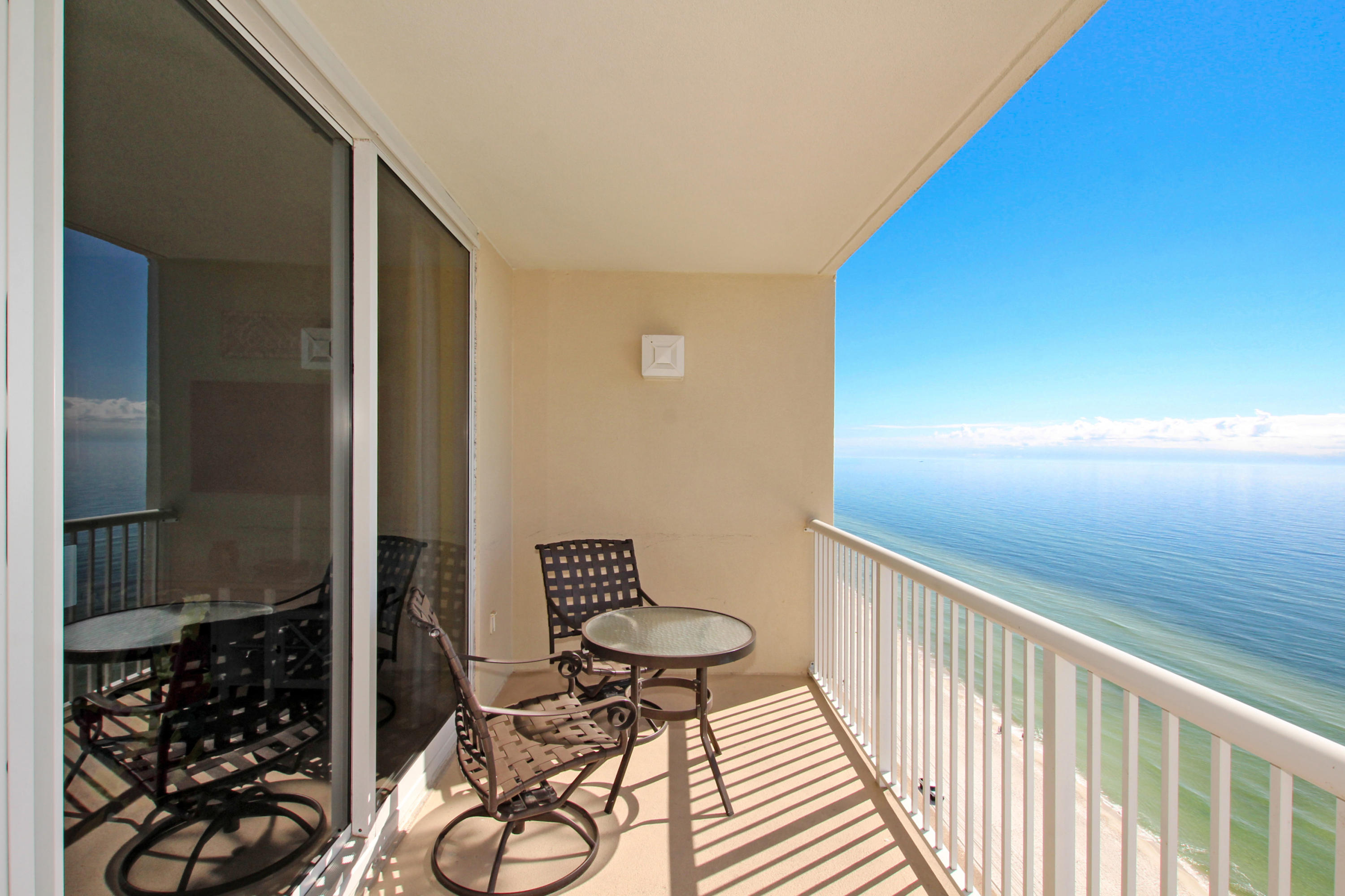 MAJESTIC BEACH TOWERS I - Residential