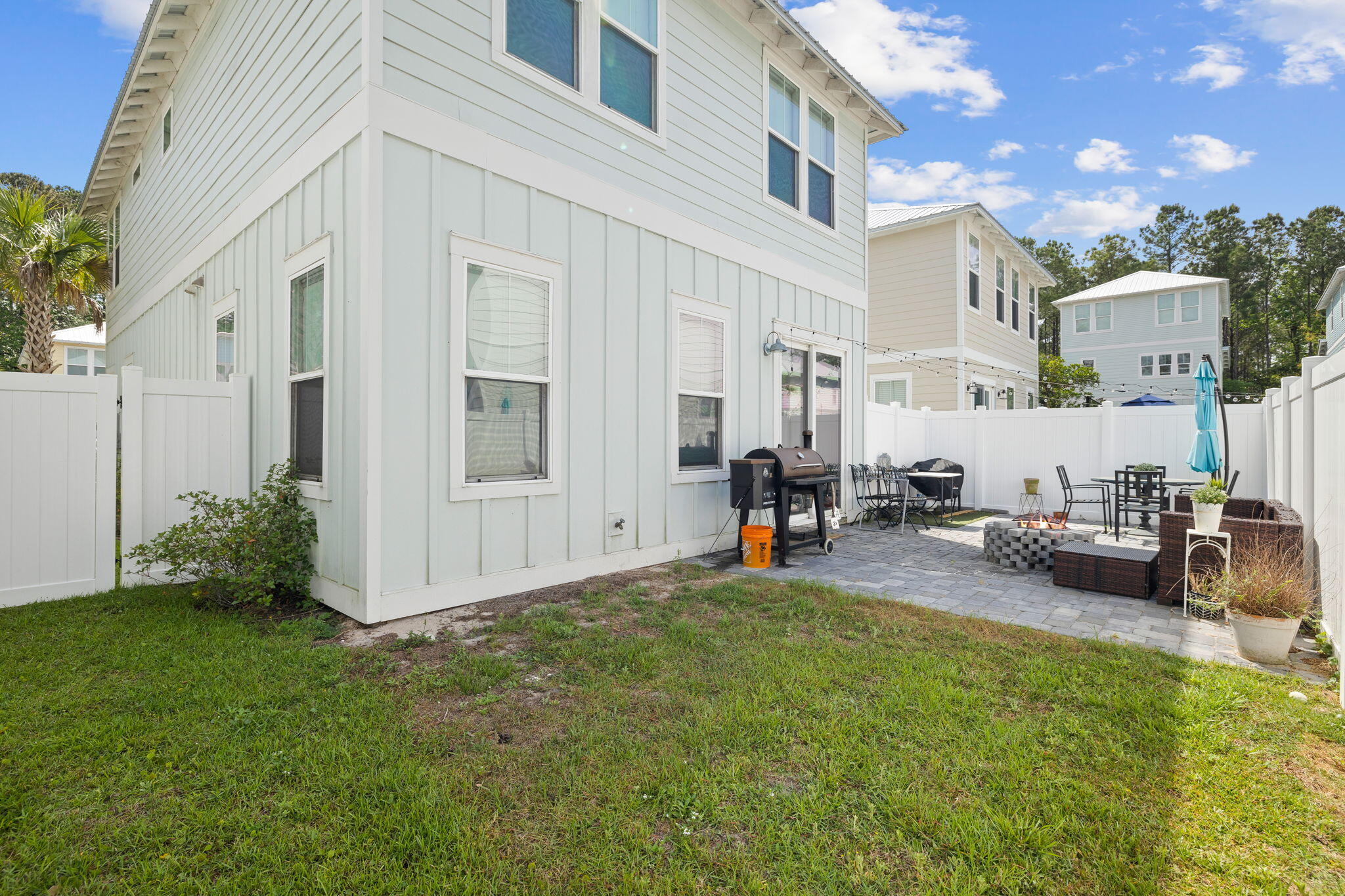 LIGHTHOUSE POINTE - Residential
