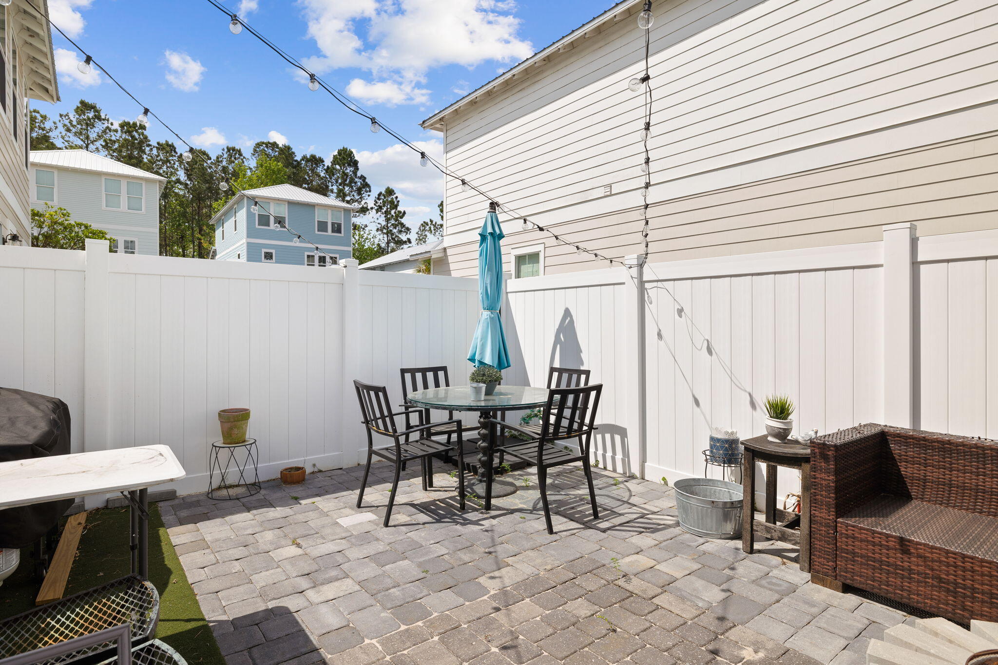 LIGHTHOUSE POINTE - Residential