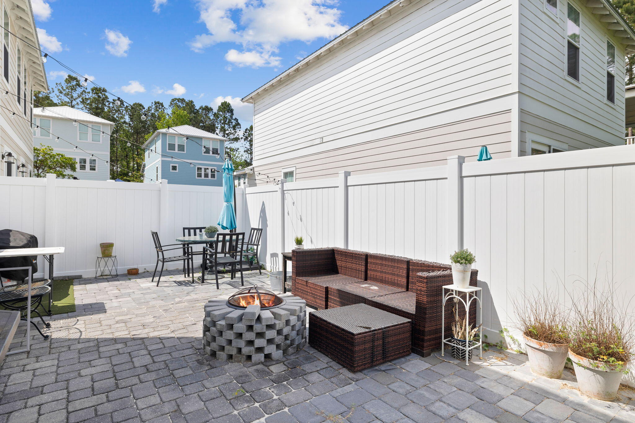 LIGHTHOUSE POINTE - Residential