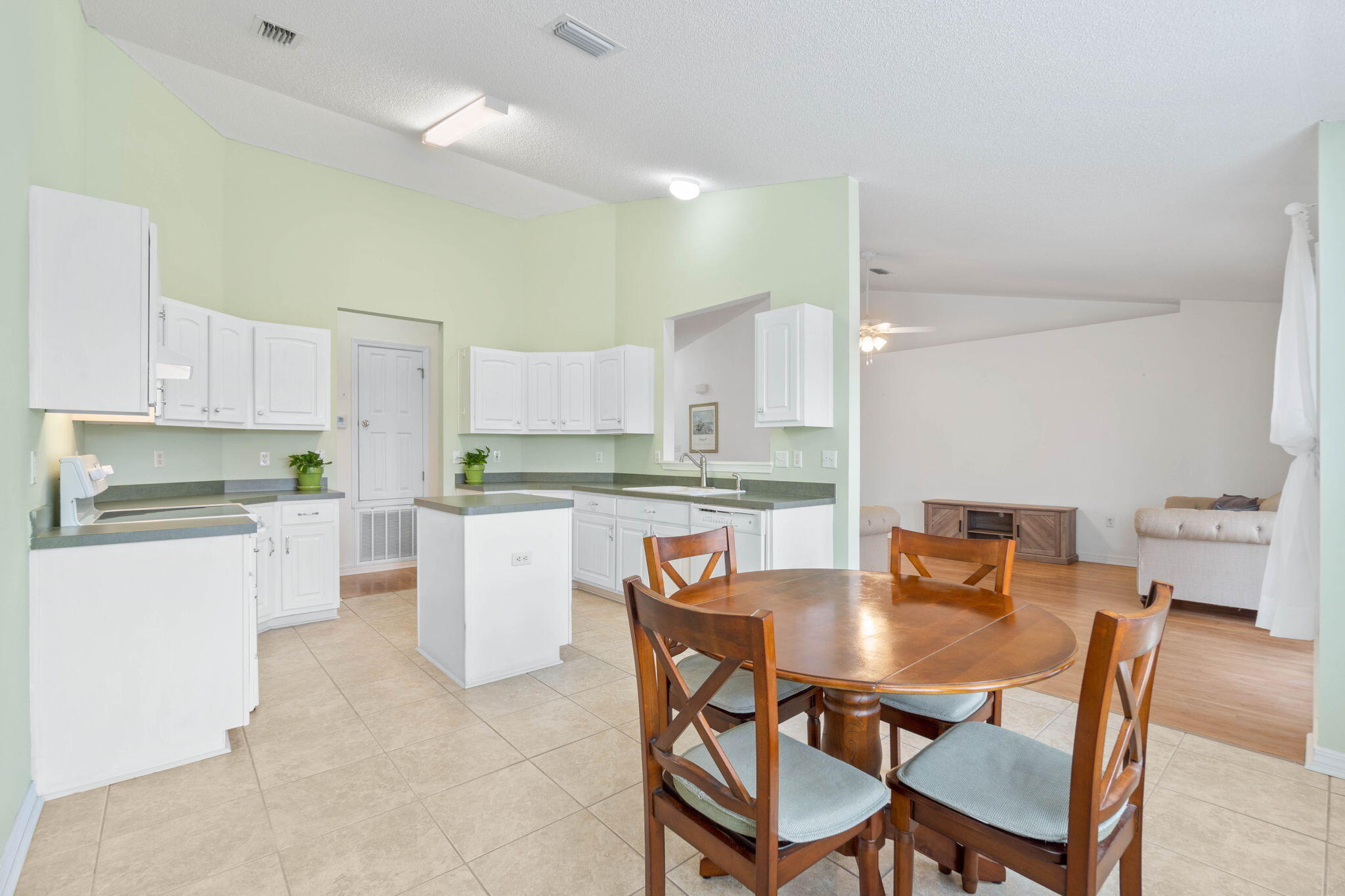 ASHBERRY WOODS - Residential