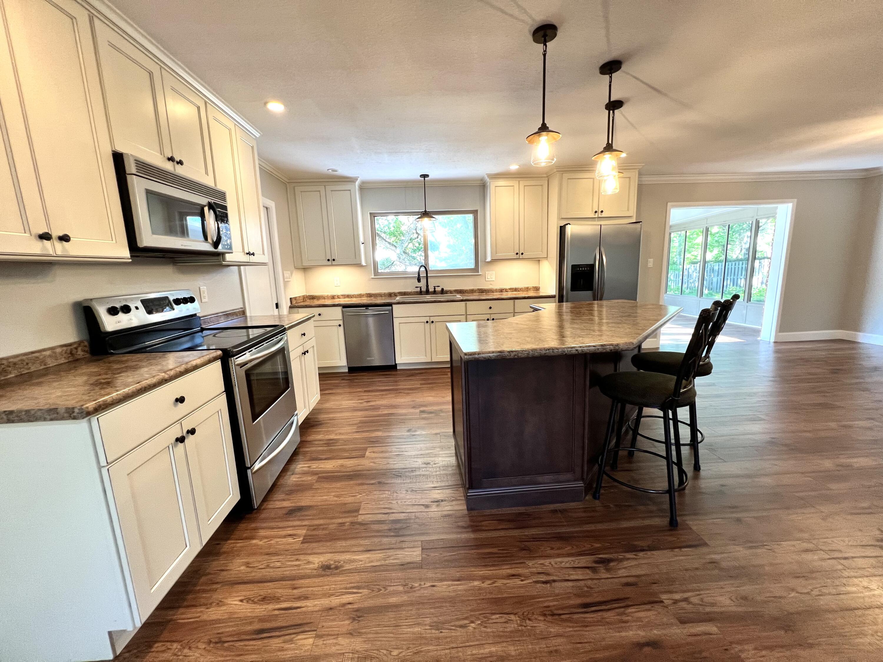 LAKE SHARON ESTATES - Residential Lease