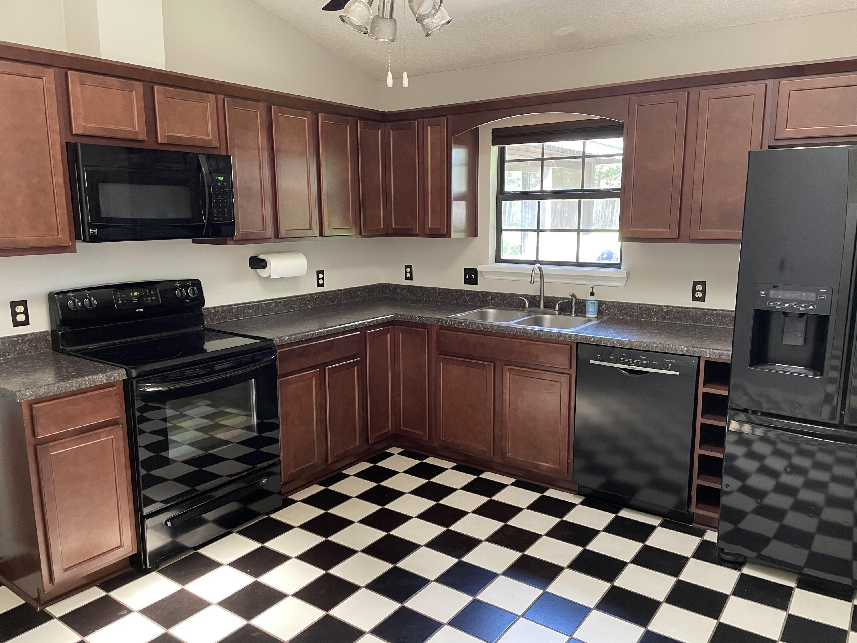 SHOAL CREEK MANOR - Residential