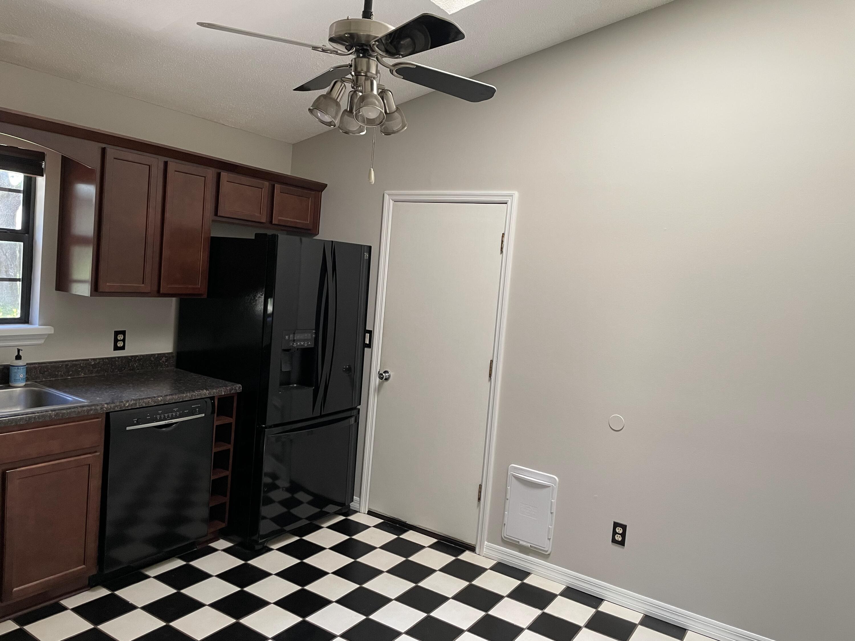 SHOAL CREEK MANOR - Residential