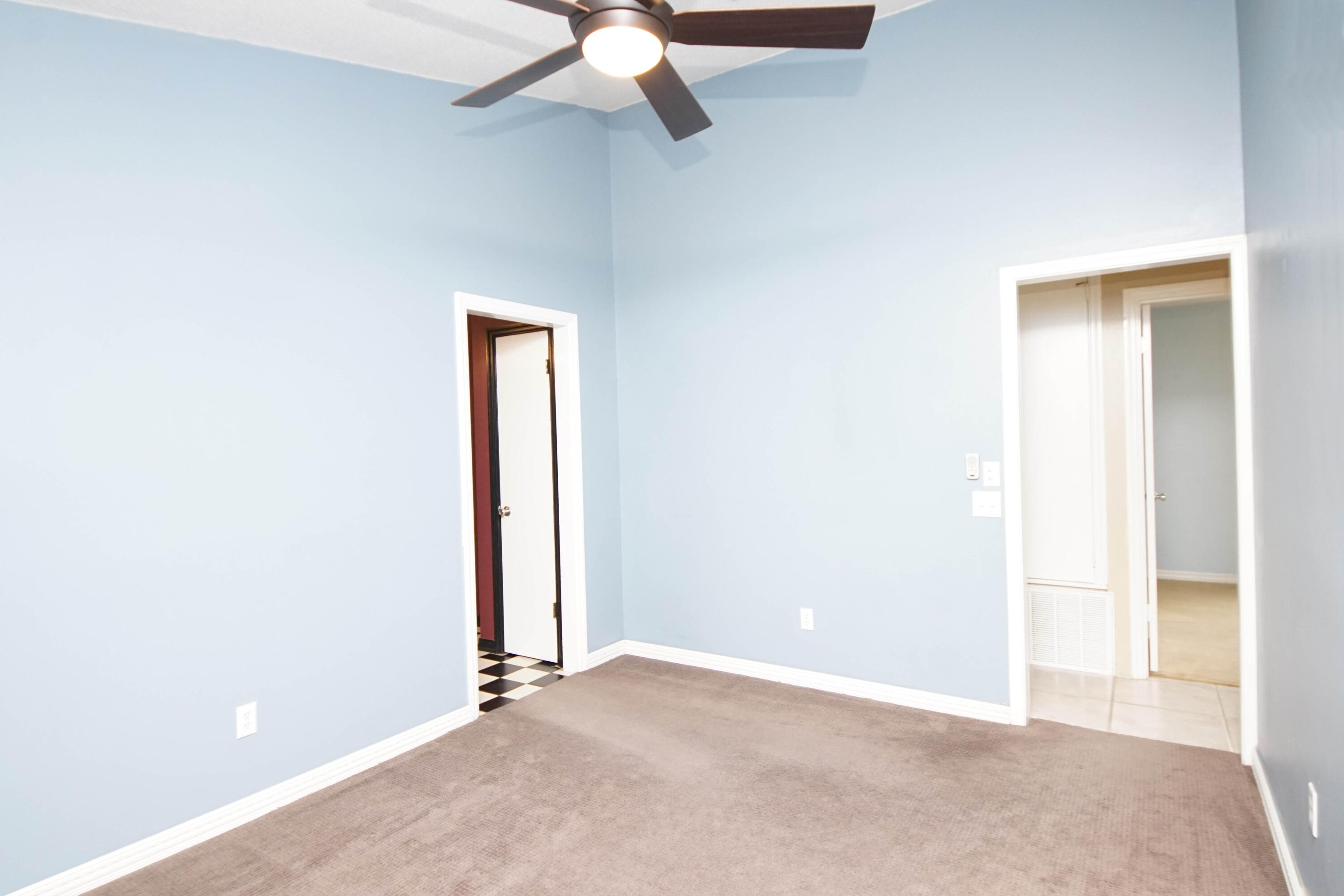 SHOAL CREEK MANOR - Residential